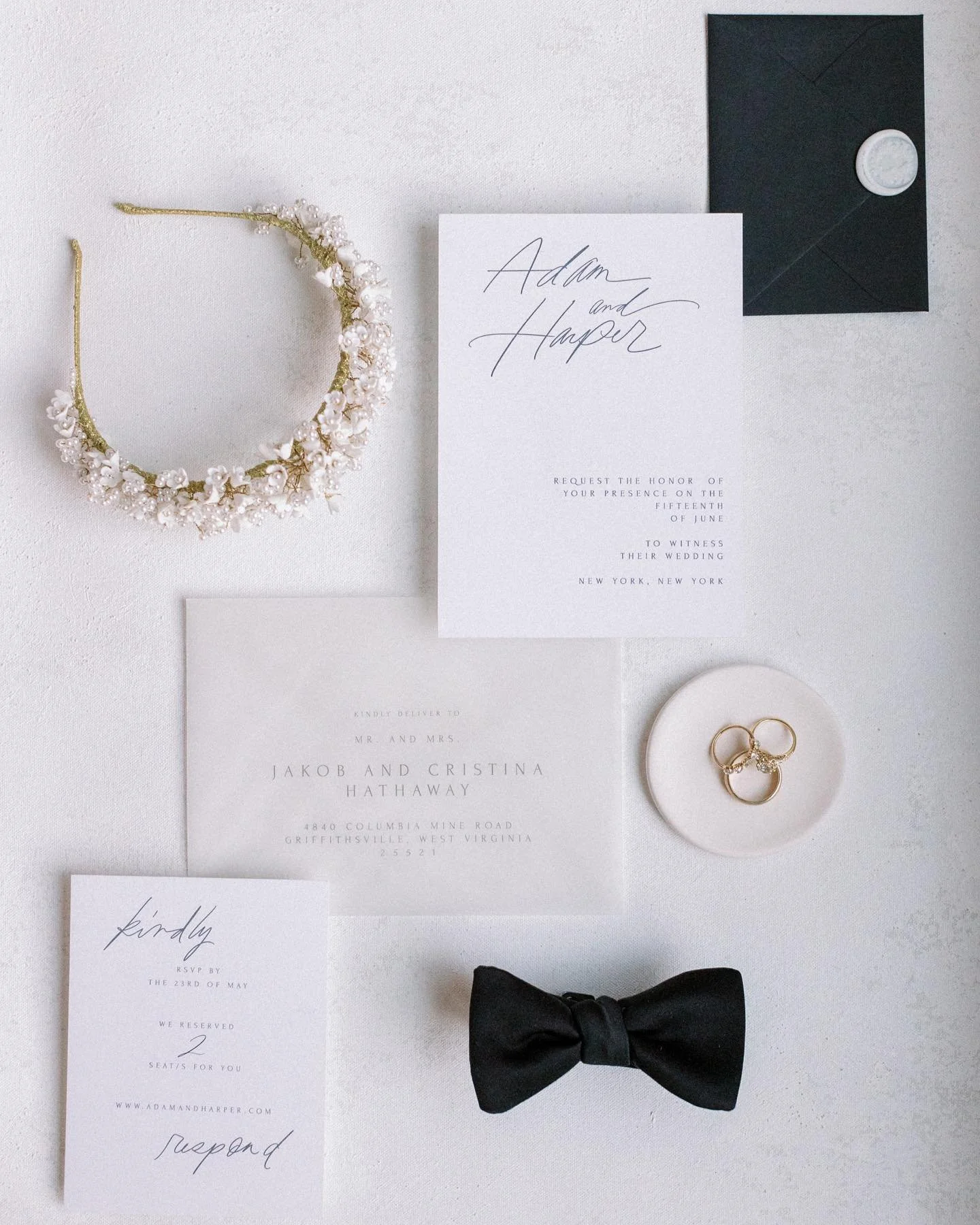 On Thanksgiving 🍂 this ultra-chic quintessential NYC elopement was featured on @magnoliarouge ✨I designed a simple, minimalist, playful wedding invitation fit for the modern couple. I enjoy creating interesting typography design, at first I was like