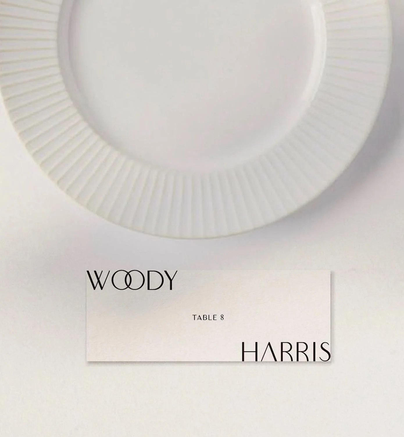 A perfect balance between understated and elevated, that&rsquo;s always the mantra in our design process ✨ 
&bull;
Minimalist modern place cards to add a unique element at your table setting.