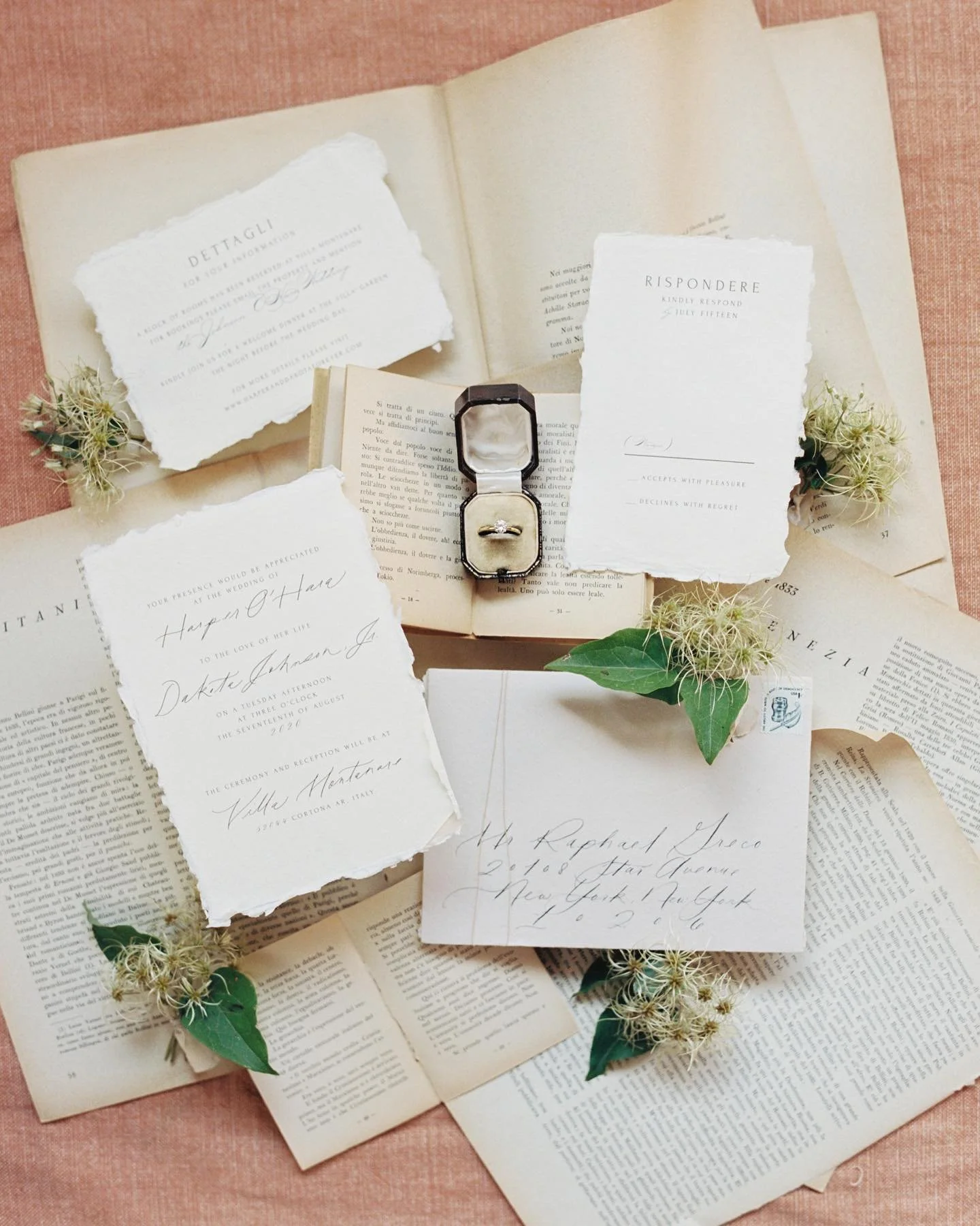 SEEN ON: @weddingsparrow ✨ Florence is the cradle of Italian art and language. It is only fitting is it that the paper details are as romantic as the wedding destination. Simple yet luxurious is what you&rsquo;ll naturally acquire when handmade paper