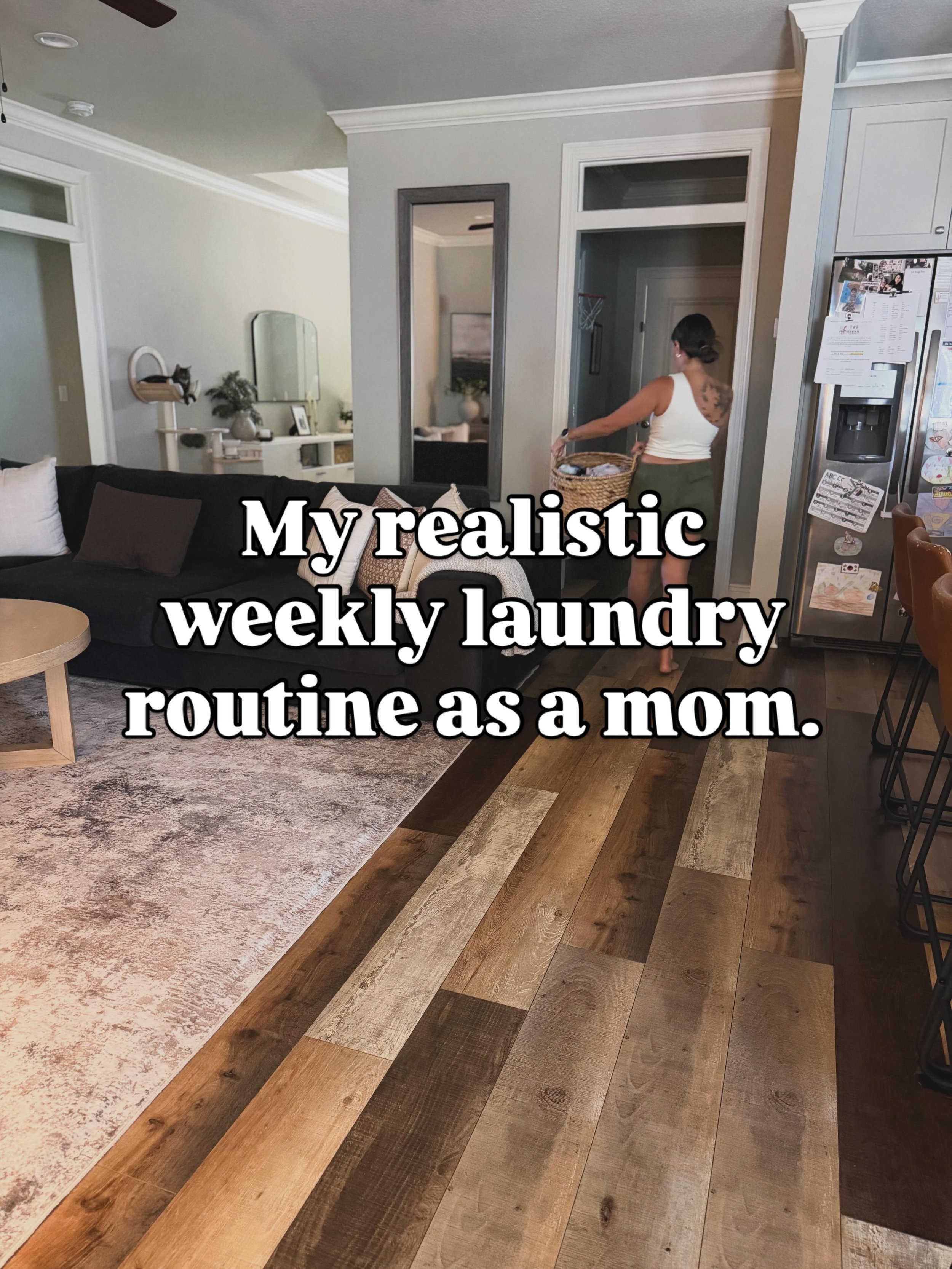 If you are a mom, you know laundry is one of those things that is never really done 🤍
What has helped me most is not saving it all for one giant laundry day, but keeping it moving throughout the week in a simple rhythm.

A load of clothes on Sunday,