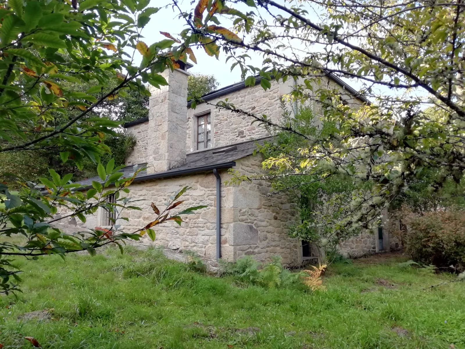 Casa de piedra histórica con finca en Friol, Lugo