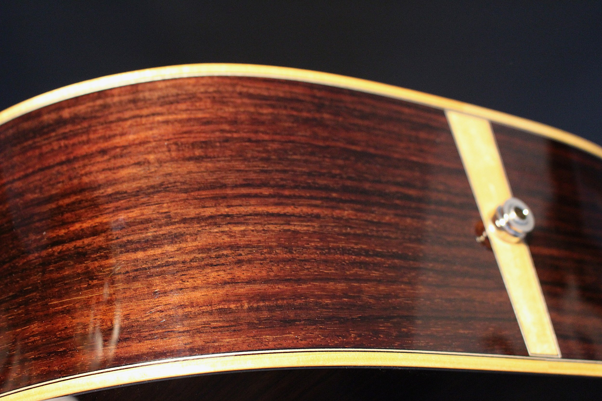 Dreadnought Cut Away - Schweizer Mondfichte, Ostindischer Palisander, K&K Trinity Pro - Old Growth Guitars