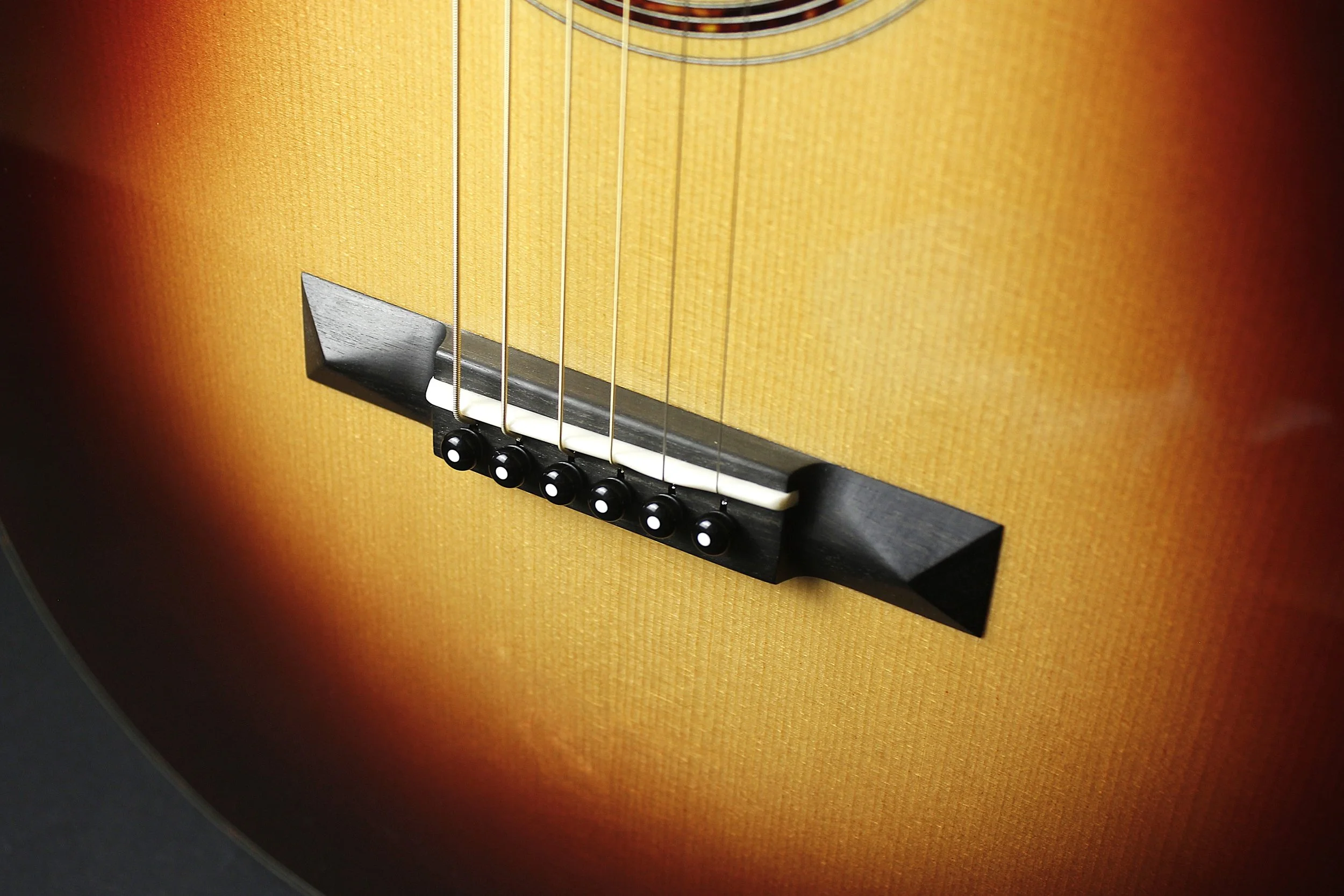 OM - Schweizer Mondfichte, Lacewood - Old Growth Guitars