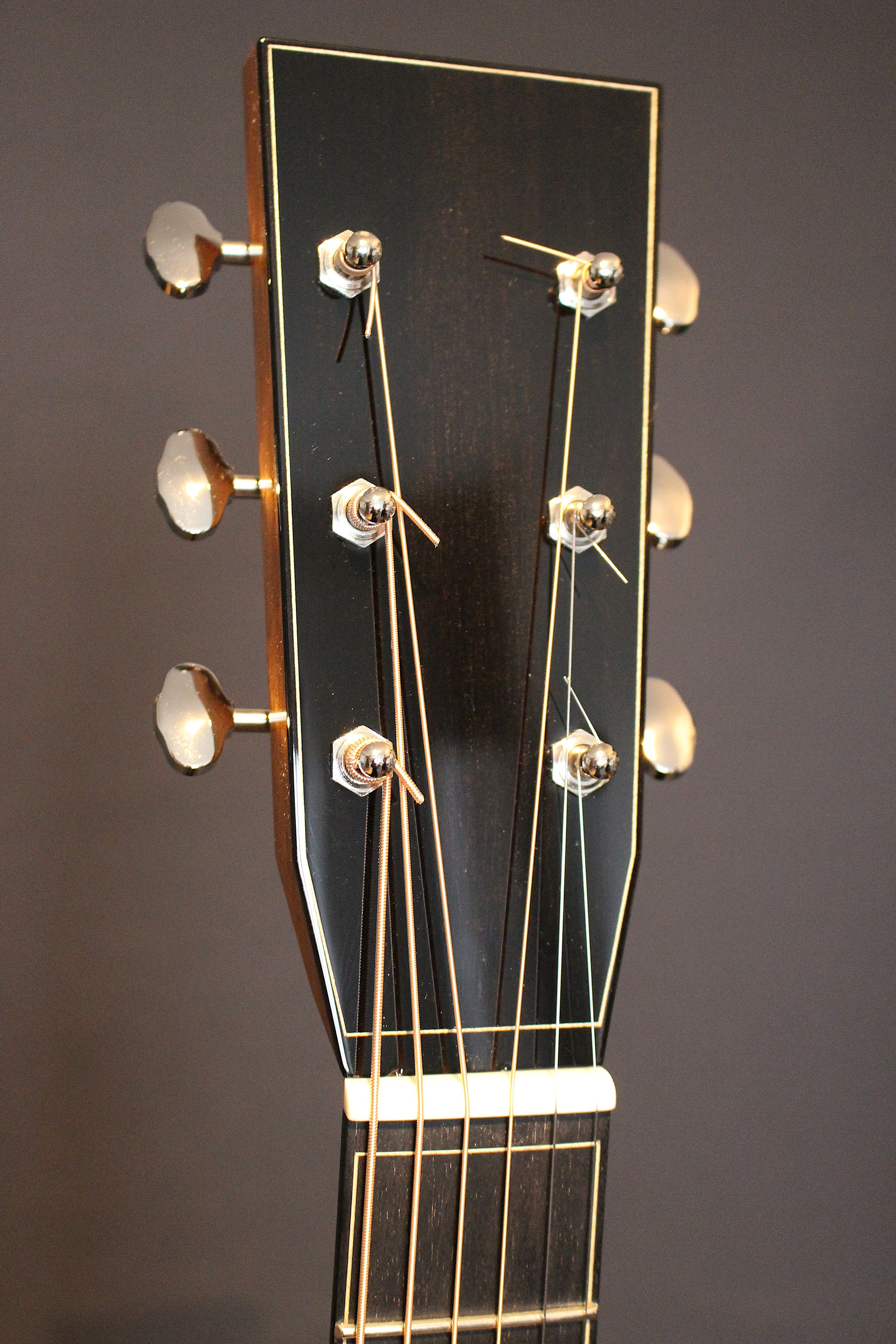 Dreadnought Cut Away - Schweizer Mondfichte, Ostindischer Palisander, K&K Trinity Pro - Old Growth Guitars