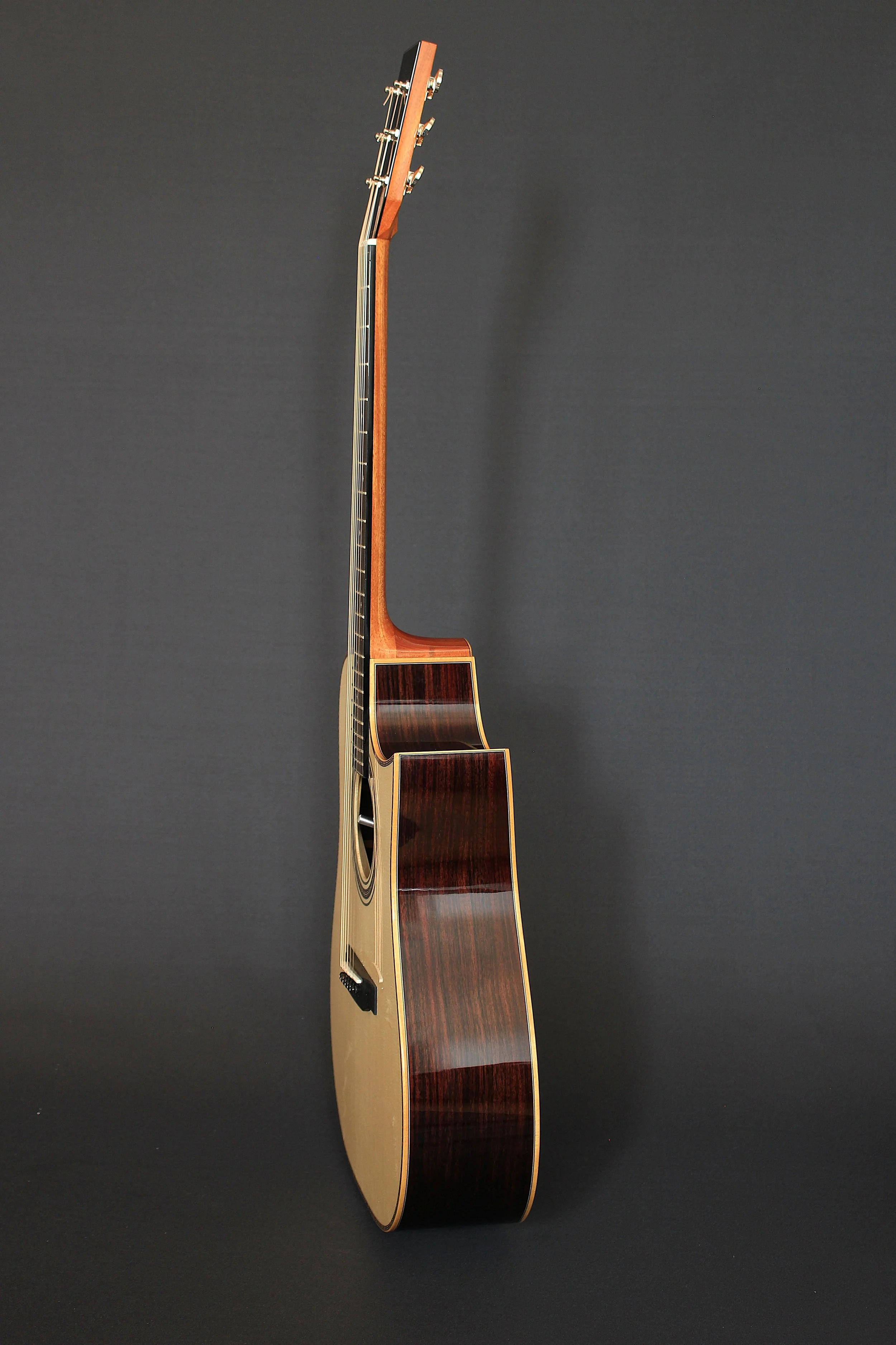 Dreadnought Cut Away - Schweizer Mondfichte, Ostindischer Palisander, K&K Trinity Pro - Old Growth Guitars