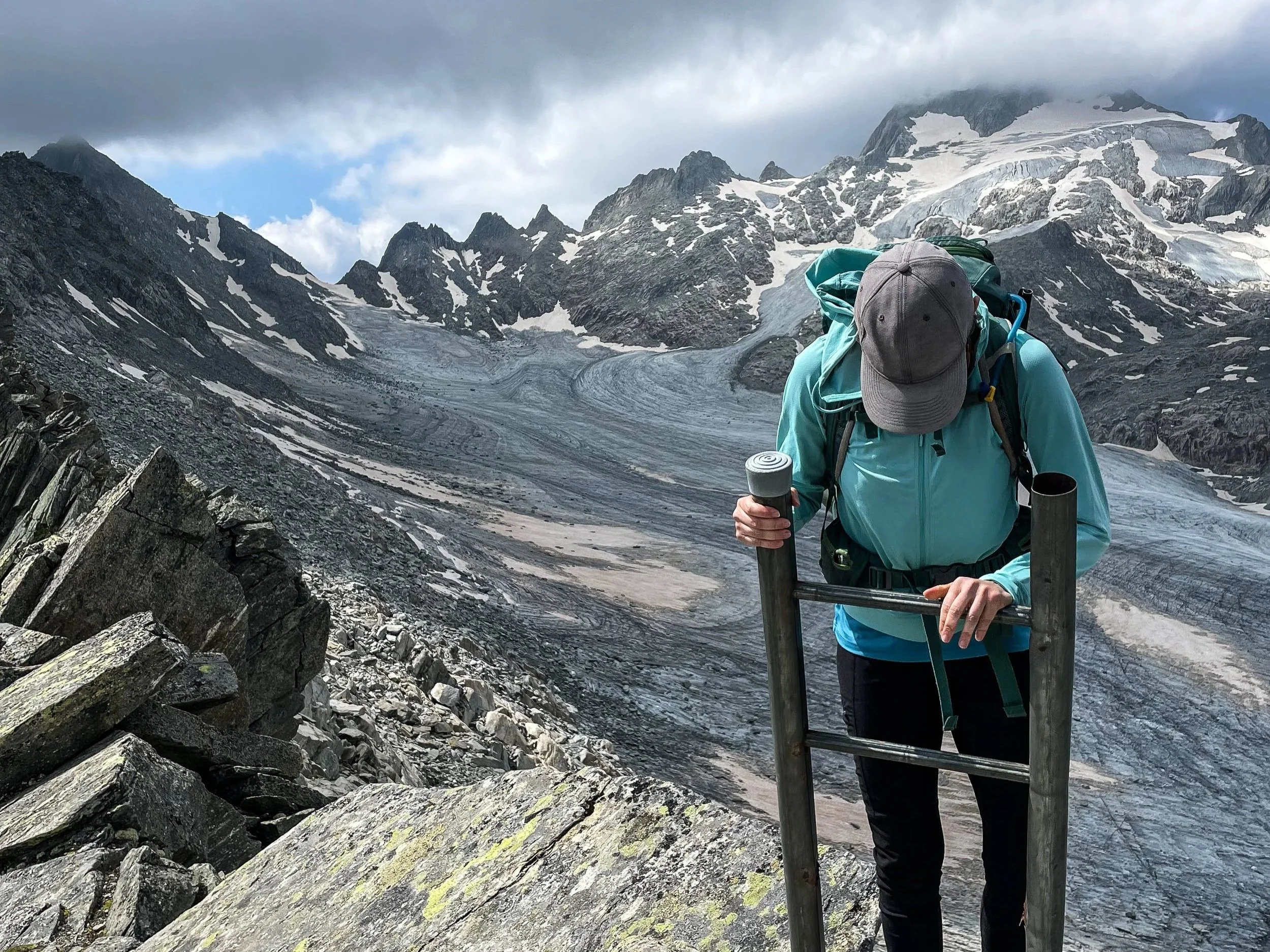 AI vs. Humans: Who Should Plan Your Hike?