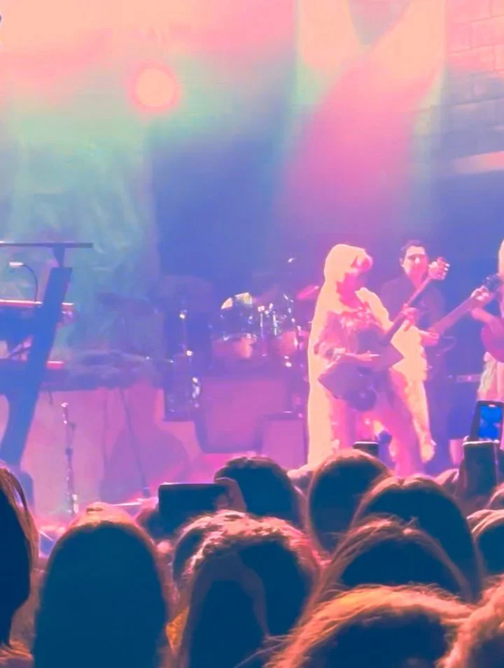 The Last Dinner Party with my very own vintage queen.
These ladies put on a proper old school rock show. They sound way heavier live than on tape!