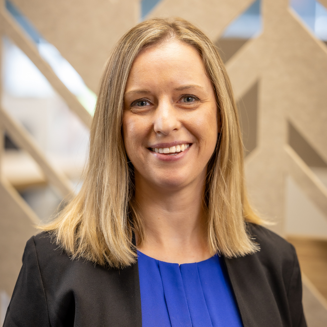 Shannon Theaker head shot 