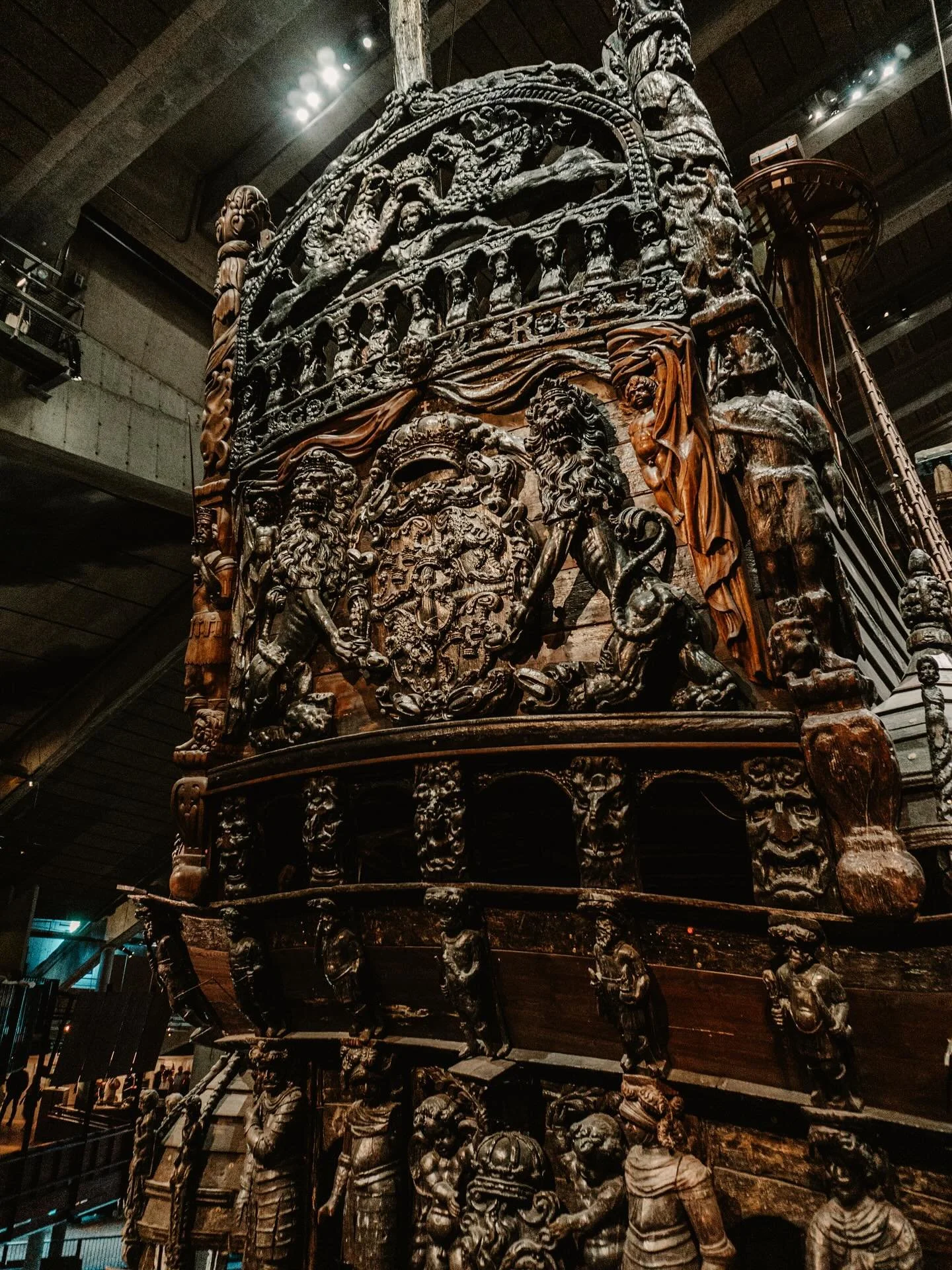 📍Vasa Museum, Stockholm (Sweden)

Vasa is the ONLY fully preserved 17th century warship in the world. It sailed out of Stockholm harbor in 1628 and capsized within minutes, pulled under by its own weight. Cold Baltic waters kept the wood intact for 
