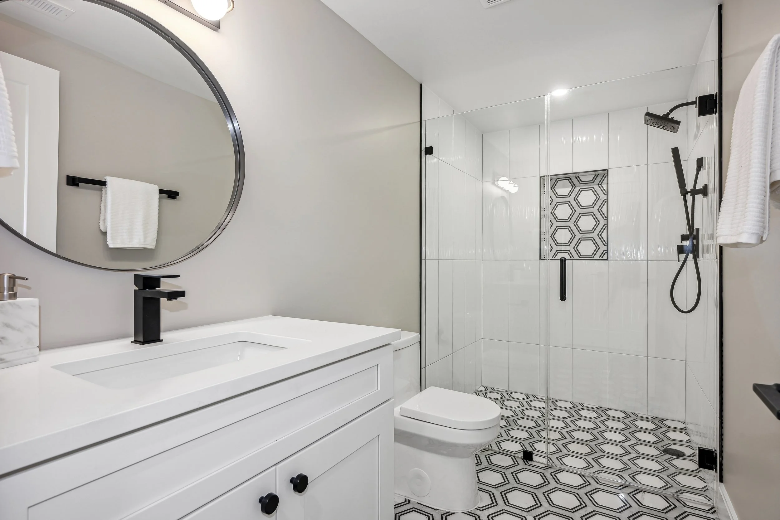 17 basement bath copy.jpg