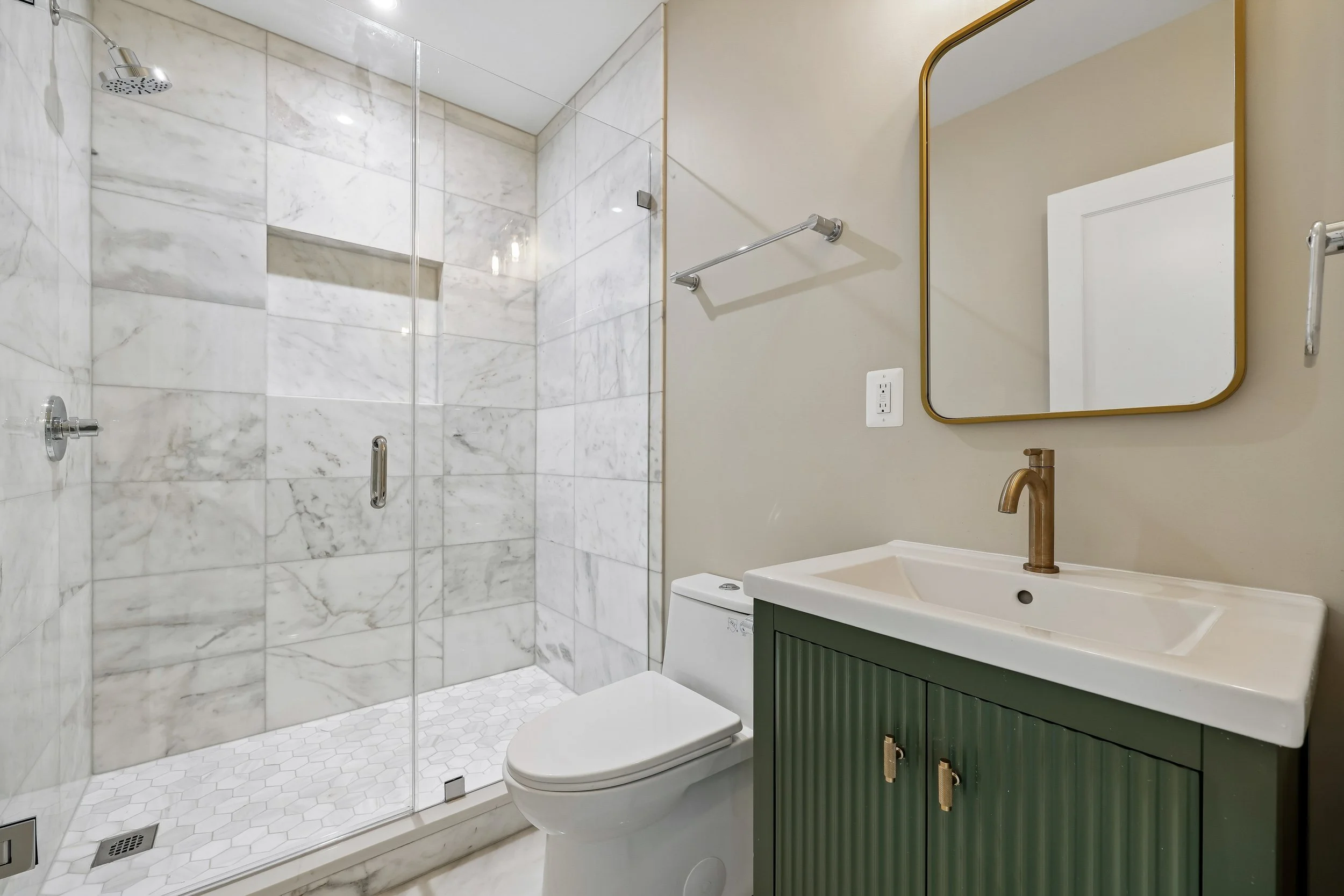 50-112-Basement bath.jpg