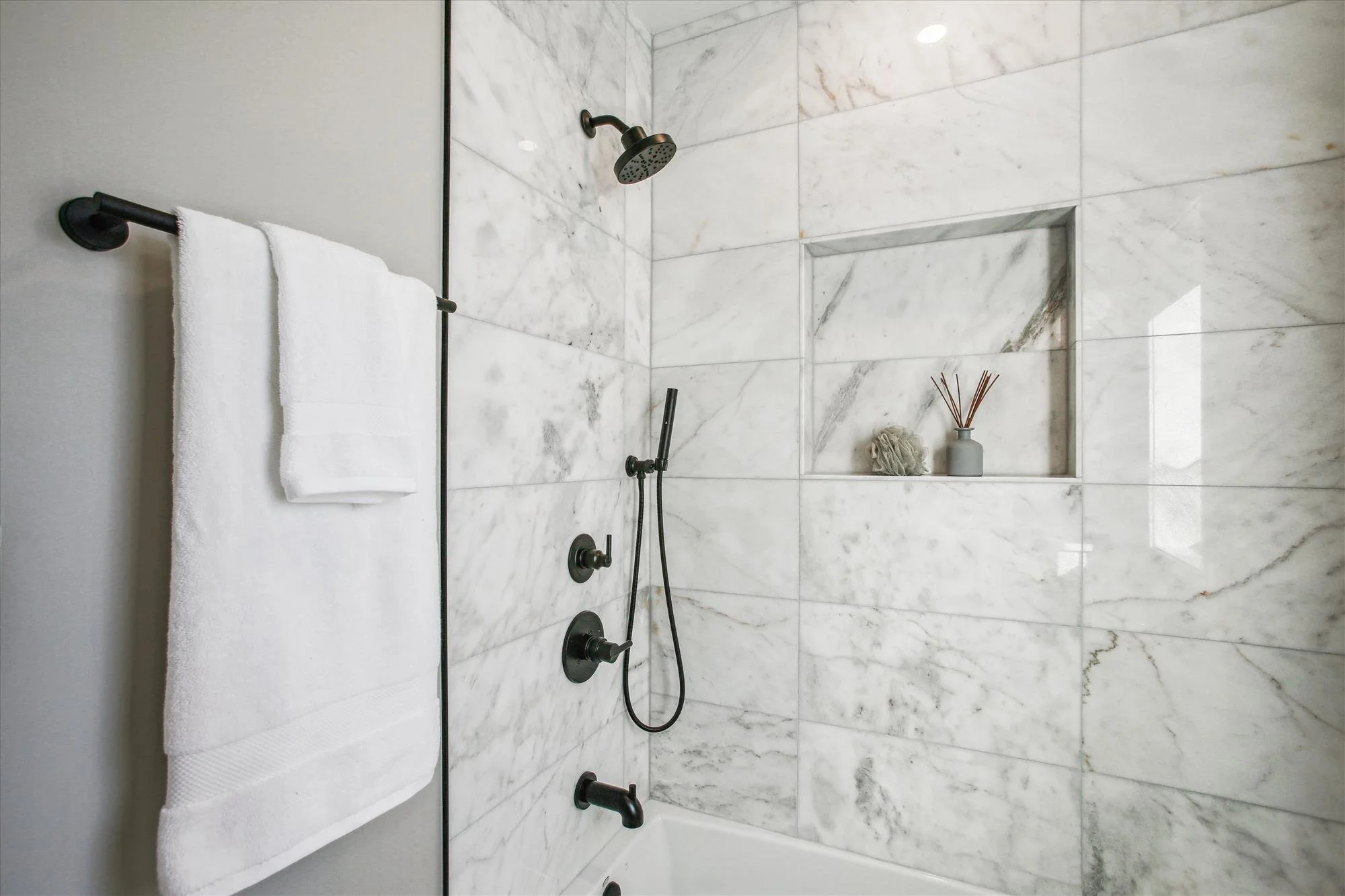 15 upper level-shower-shared-_i5a8898 copy.jpg