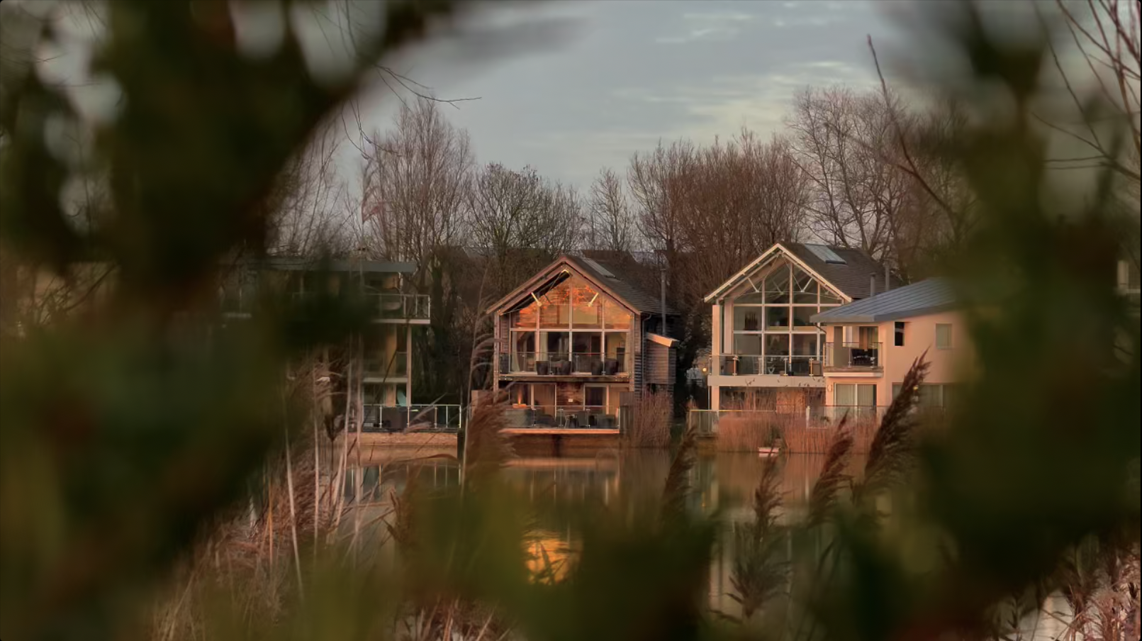 luxury lakeside holiday let Cotswolds direct booking strategy