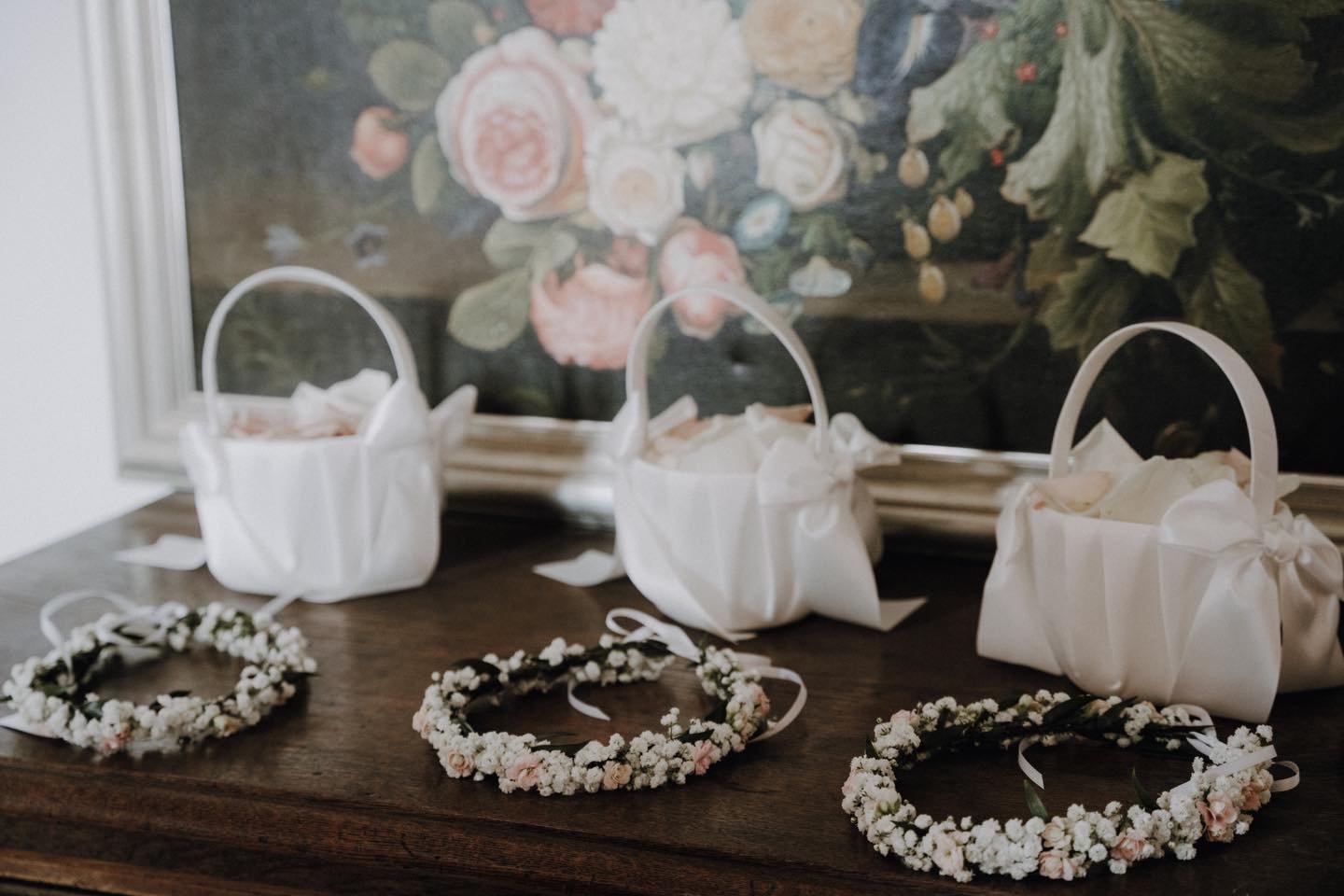 There&rsquo;s a special kind of magic that happens when details meet a dream setting. We began with the softest floral touches: charming baskets and crowns for the flower girls, crafted to make them feel like part of the fairytale. 🌸
Then came the v