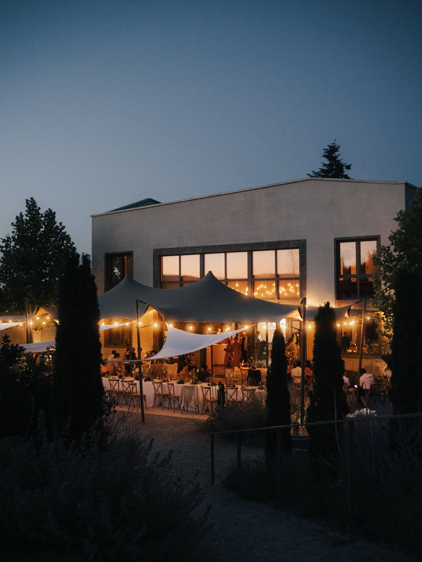 Elegance begins in the details and ends in the feeling they create.

It&rsquo;s rarely about taste.
It&rsquo;s about responsibility.
You&rsquo;re not choosing flowers.
You&rsquo;re choosing atmosphere.
You&rsquo;re not choosing a table.
You&rsquo;re 