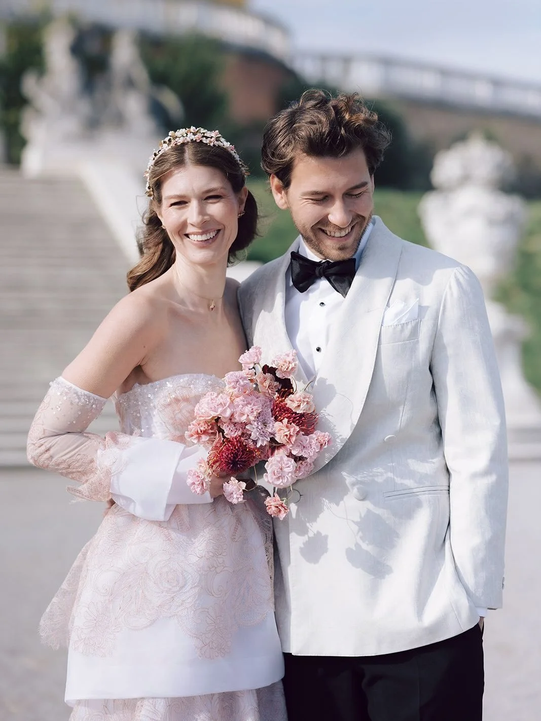 Beautiful bride wird her bouquet created by @hanaholdener and captured by @agneskinczer_photography 🤍🌸

Wedding Planning &amp; Design: @averybelovedwedding
Photography: @agneskinczer_photography 
Coordination: @_decoduo_
Bridal Gown: @madebride
Gro