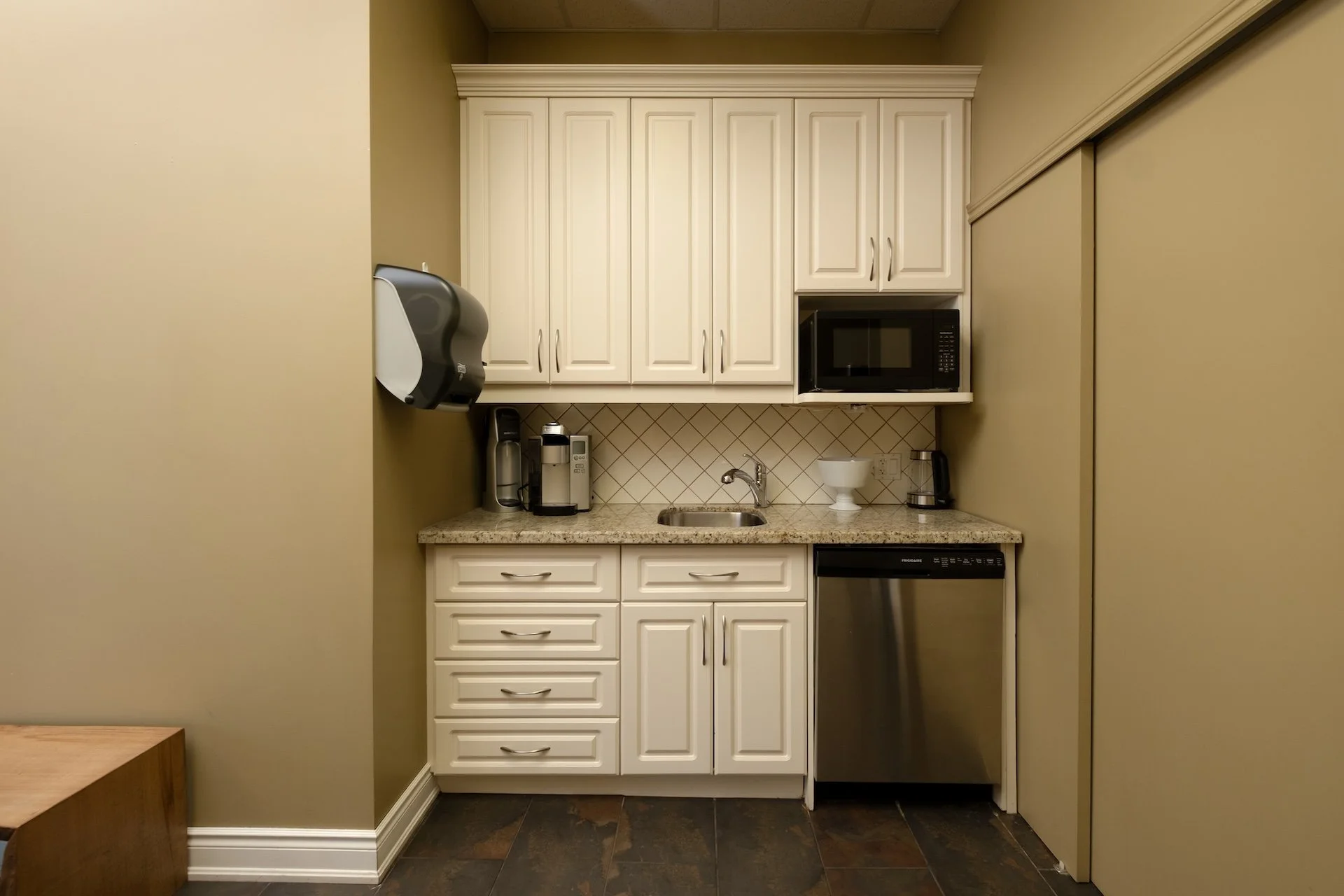 2455 Industrial Rd (18 of 43).jpg