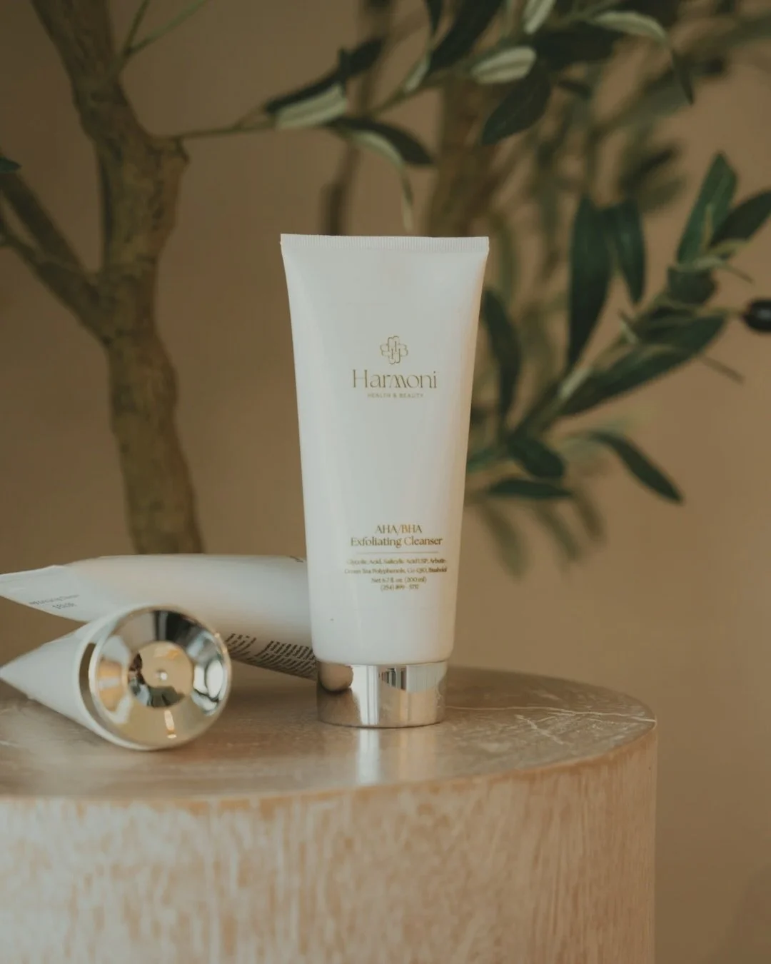 Struggling with breakouts or clogged pores?
Our AHA/BHA Exfoliating Cleanser at Harmoni Health and Beauty helps clear acne, control oil, and improve skin texture &mdash; gently and effectively.

Clear skin starts with the right cleanser.

Hashtags:
#