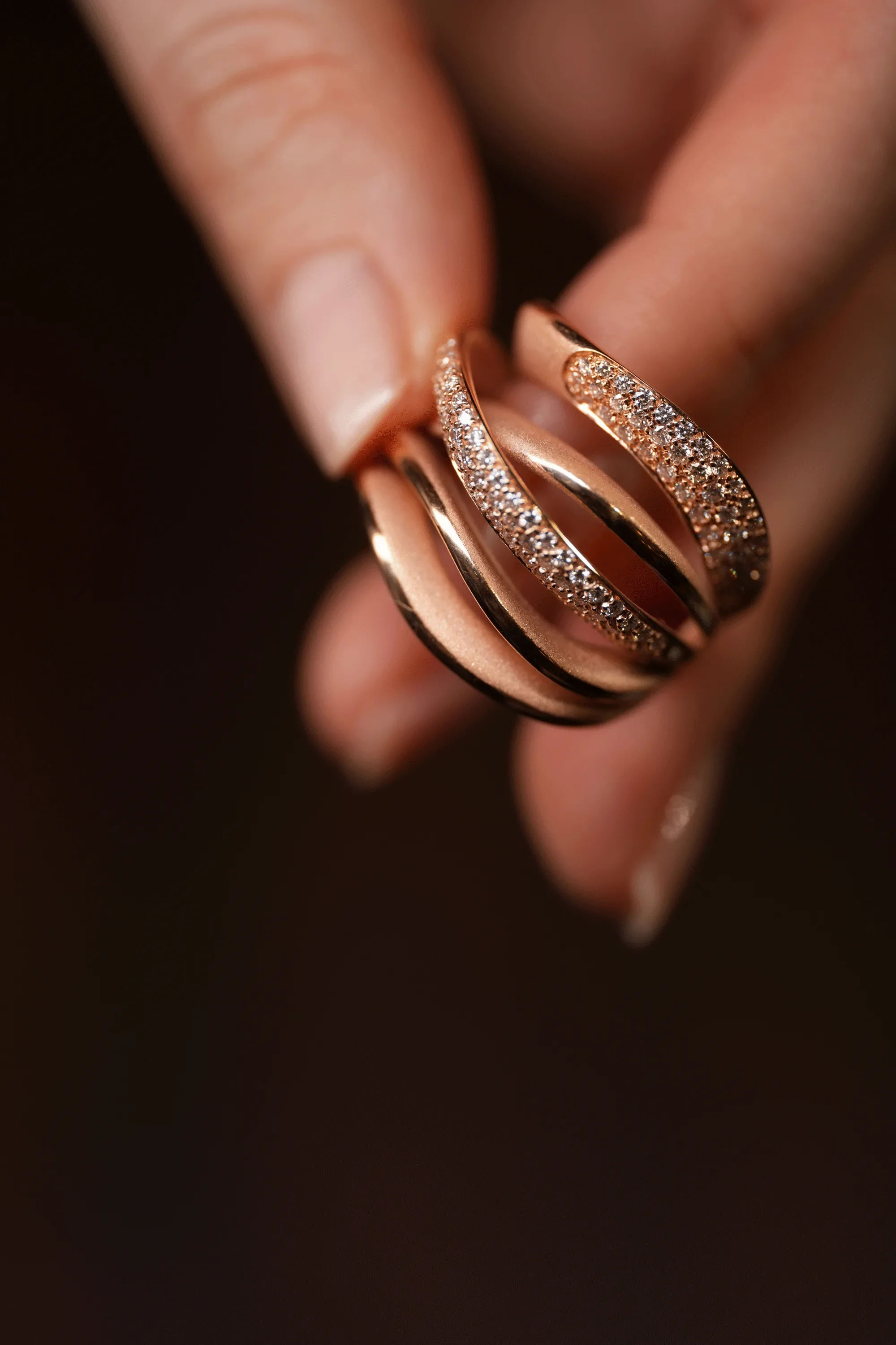 Rose gold pavé rings held in hand — jewellery photography New Moon Agency Klagenfurt