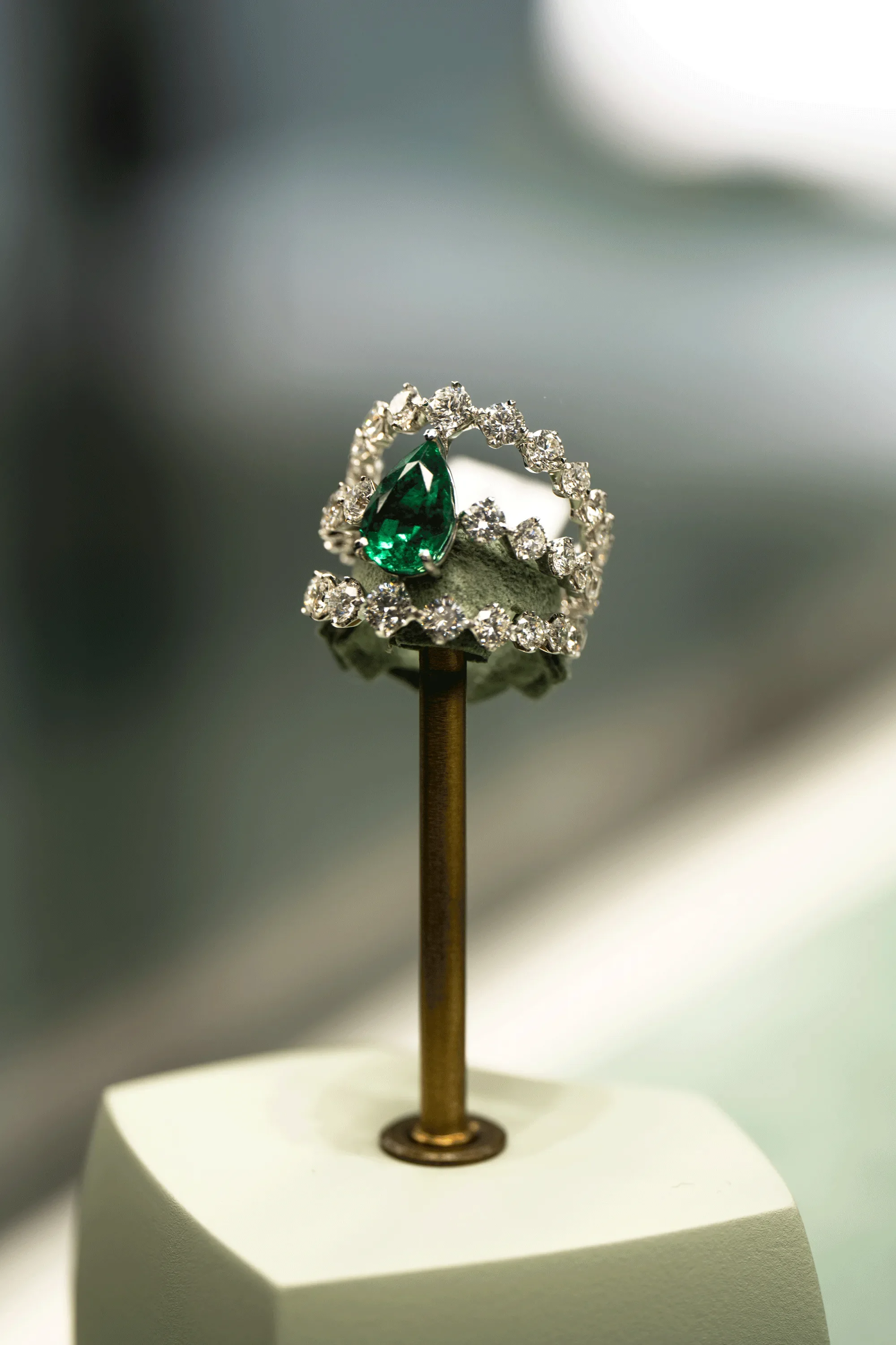 Emerald halo ring on display pin — jewellery photography New Moon Agency Klagenfurt