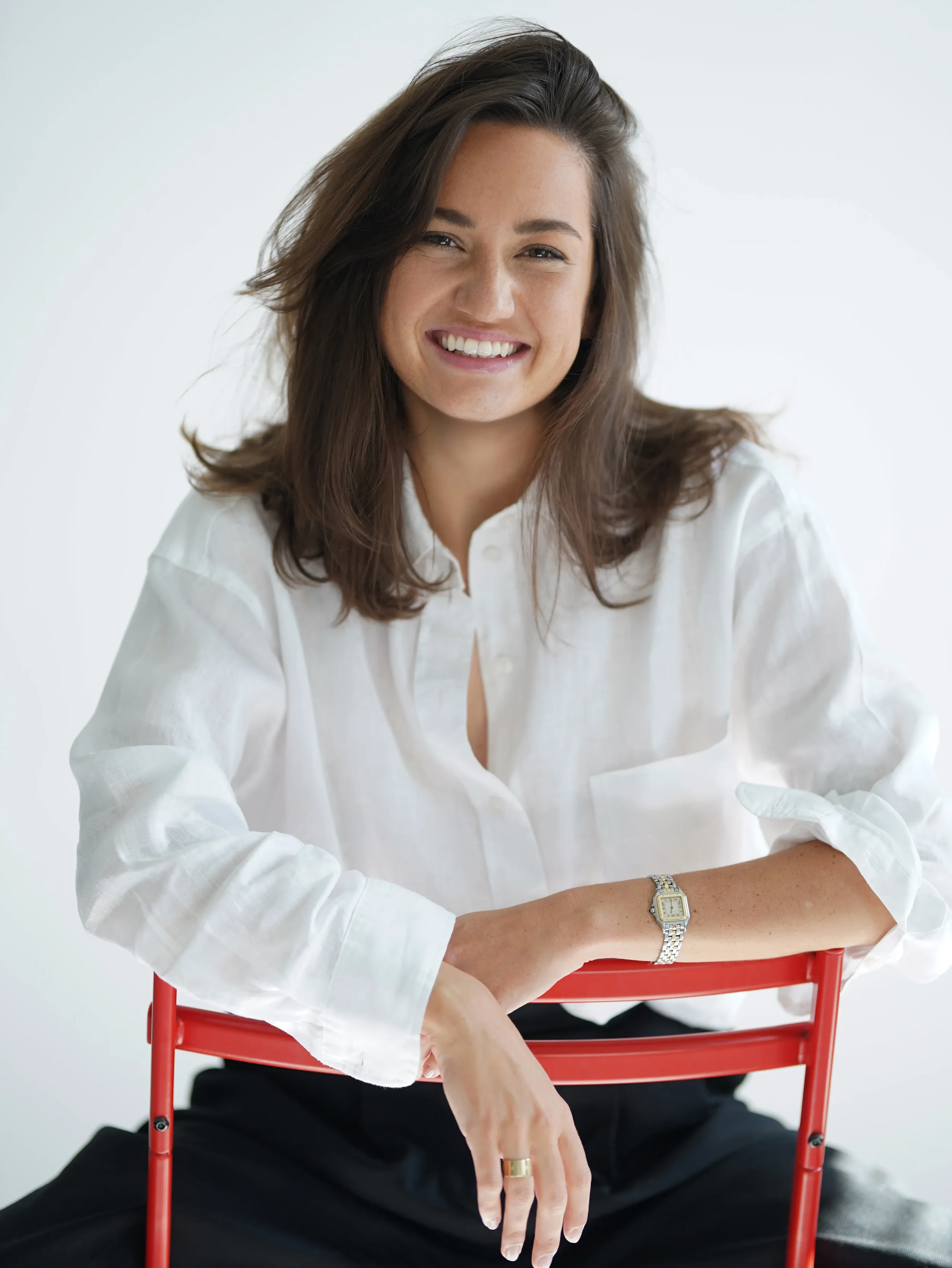 Smiling businesswoman casual portrait, corporate photoshoot New Moon Agency Klagenfurt