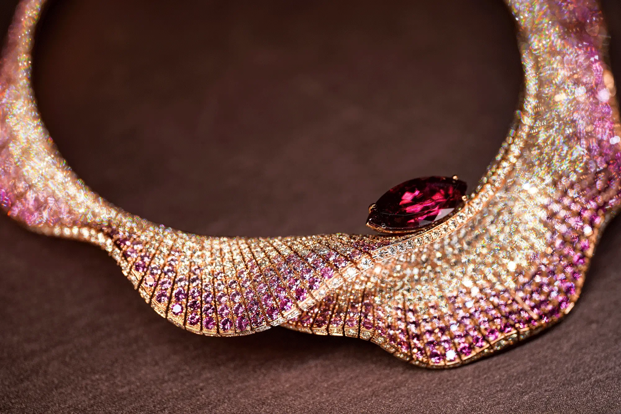 Pink sapphire and diamond necklace macro detail — jewellery photography New Moon Agency Klagenfurt