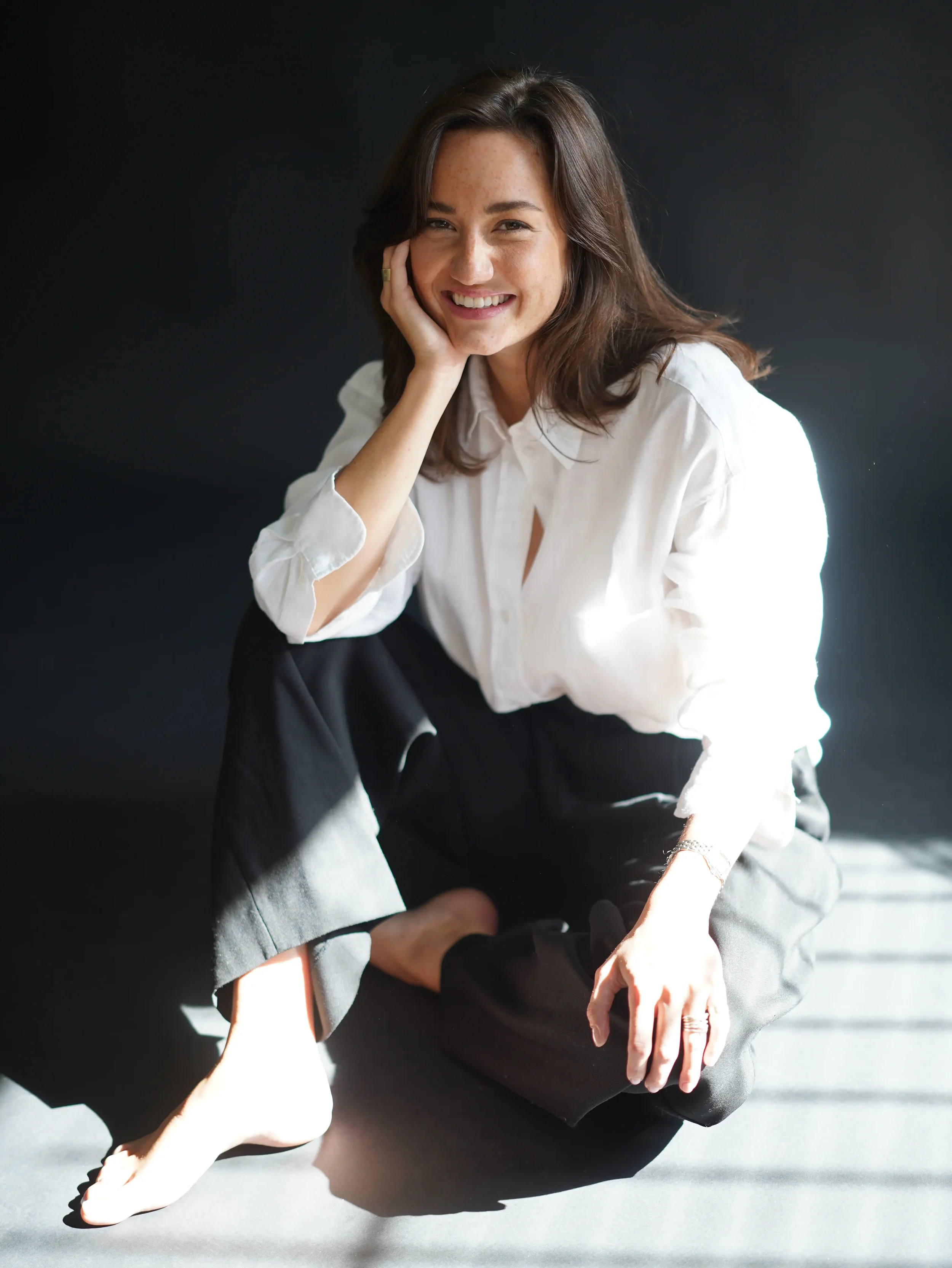 Woman in white blouse business portrait, corporate photoshoot New Moon Agency Klagenfurt