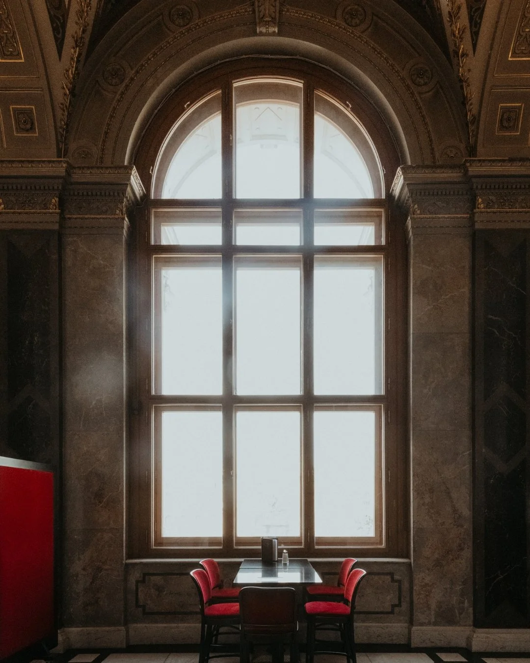 ✨ True luxury doesn&rsquo;t need to be loud.

It&rsquo;s found in stone, in symmetry, in silence. In destination wedding photography, architecture and light create structure and depth &ndash; framing your love with clarity and timeless elegance. This