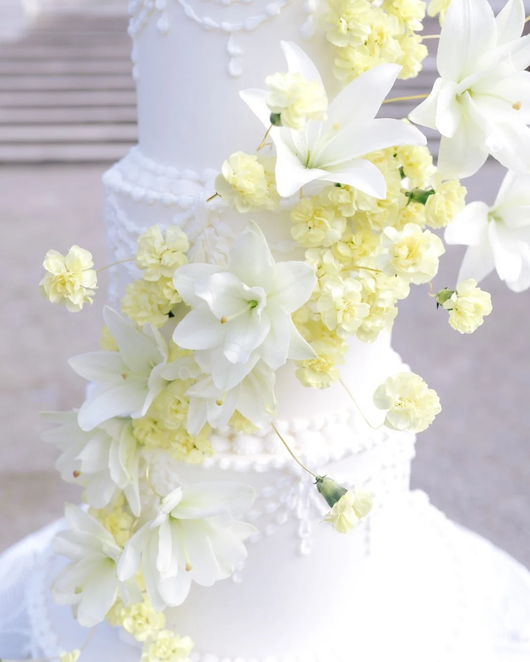 Your wedding cake can be a delicious piece of art.

These masterpieces by Markus Hufnagl @dulcesserie are exactly that &mdash;
 perfectly in tune with the overall wedding design concept.

✨ Save this if you&rsquo;re planning your destination wedding 