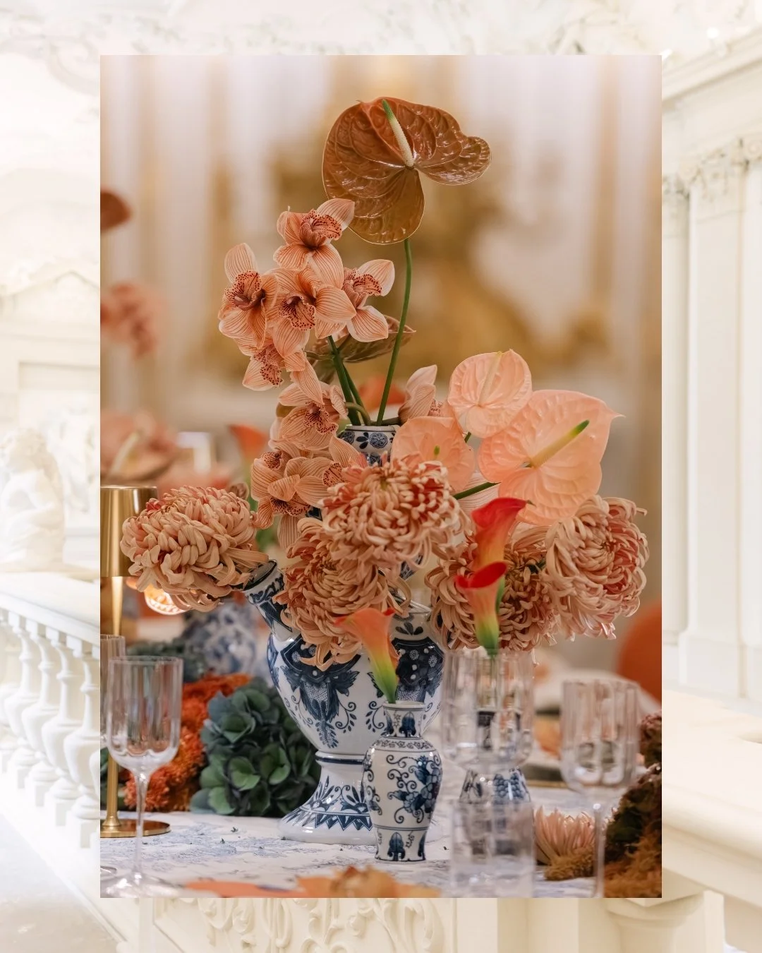 I loved this color combination in the floral and overall wedding decor design.
Everything worked so well together &mdash;
the tones, the shapes, the textures.
It fit perfectly into the opulent ballroom of Palais Liechtenstein,
one of the most beautif