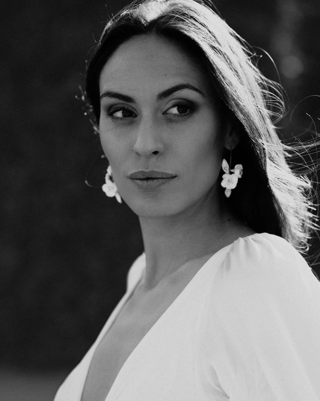 For every bridal shoot, I take time to focus on the full bridal styling &mdash;
the bridal hair, the makeup, the jewelry, and how everything comes together.

It&rsquo;s not about perfection, it&acute;s about creating a look that feels balanced and na