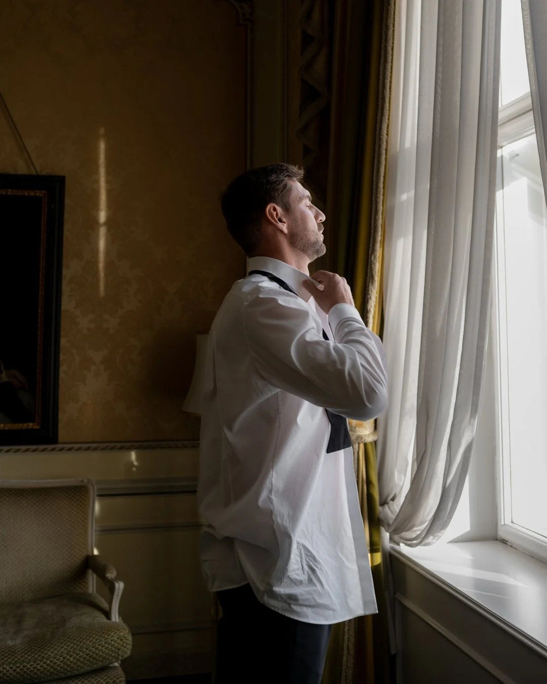 Relaxed getting ready moments in the luxurios Hotel Imperial in Vienna before the destination wedding ceremony.
✨ Check my availability in my bio.

Wedding Planning and Design: @averybelovedwedding
MUAH: @mariefrauhammer_mua
Venues: @imperialvienna
 