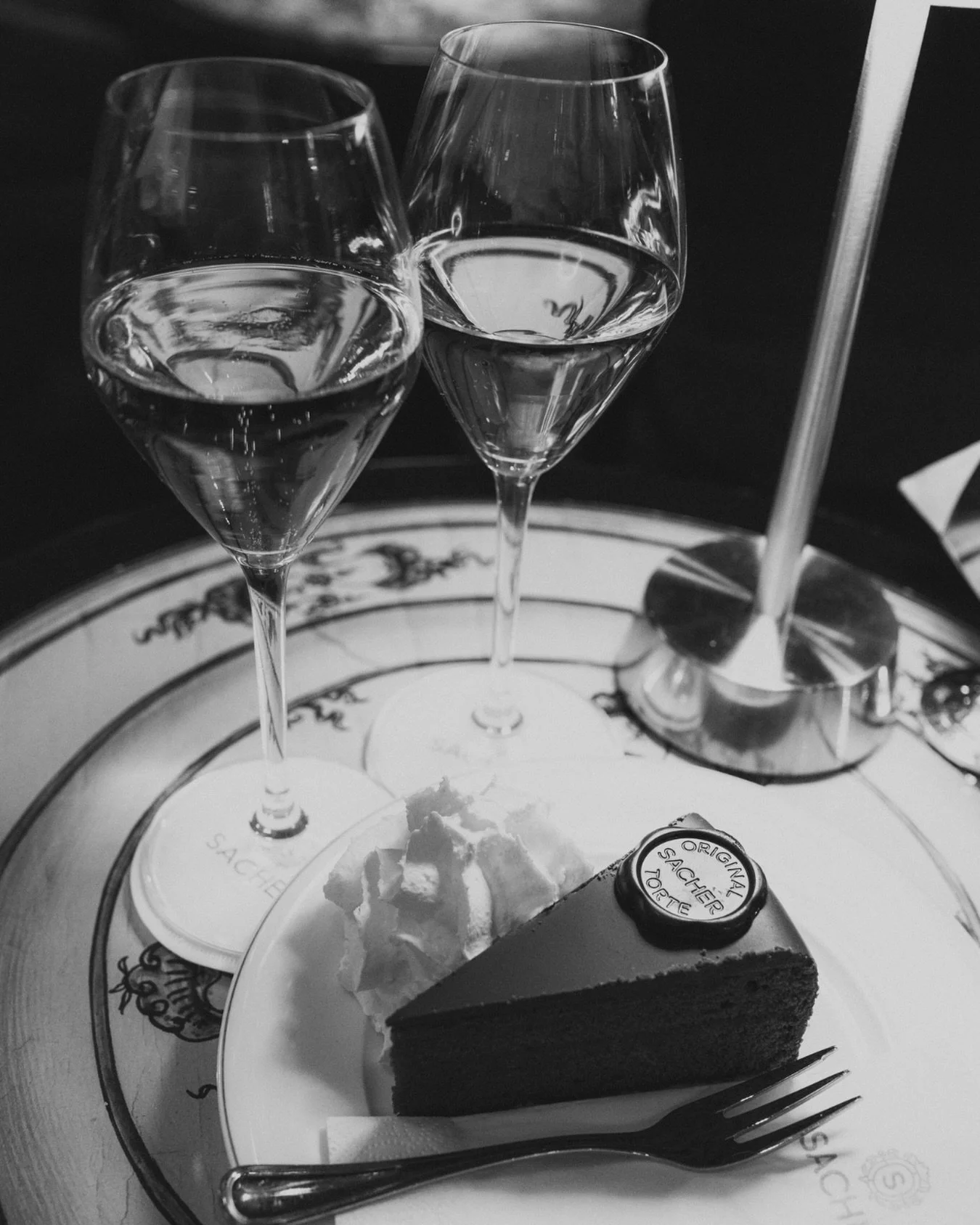Taking a little break in Vienna. 

#champagne #sachertorte #weddingvenue #engagements #destinationphotographer