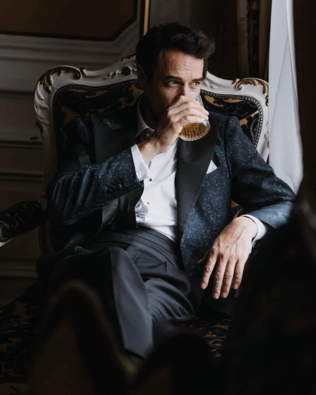 A moment for the groom. 
Every detail, from the wedding design to the men&rsquo;s attire,
becomes part of your story. 
 
✨Check the availability in the bio and don&rsquo;t forget to follow for more european wedding details. 

Photographer: @agneskinc