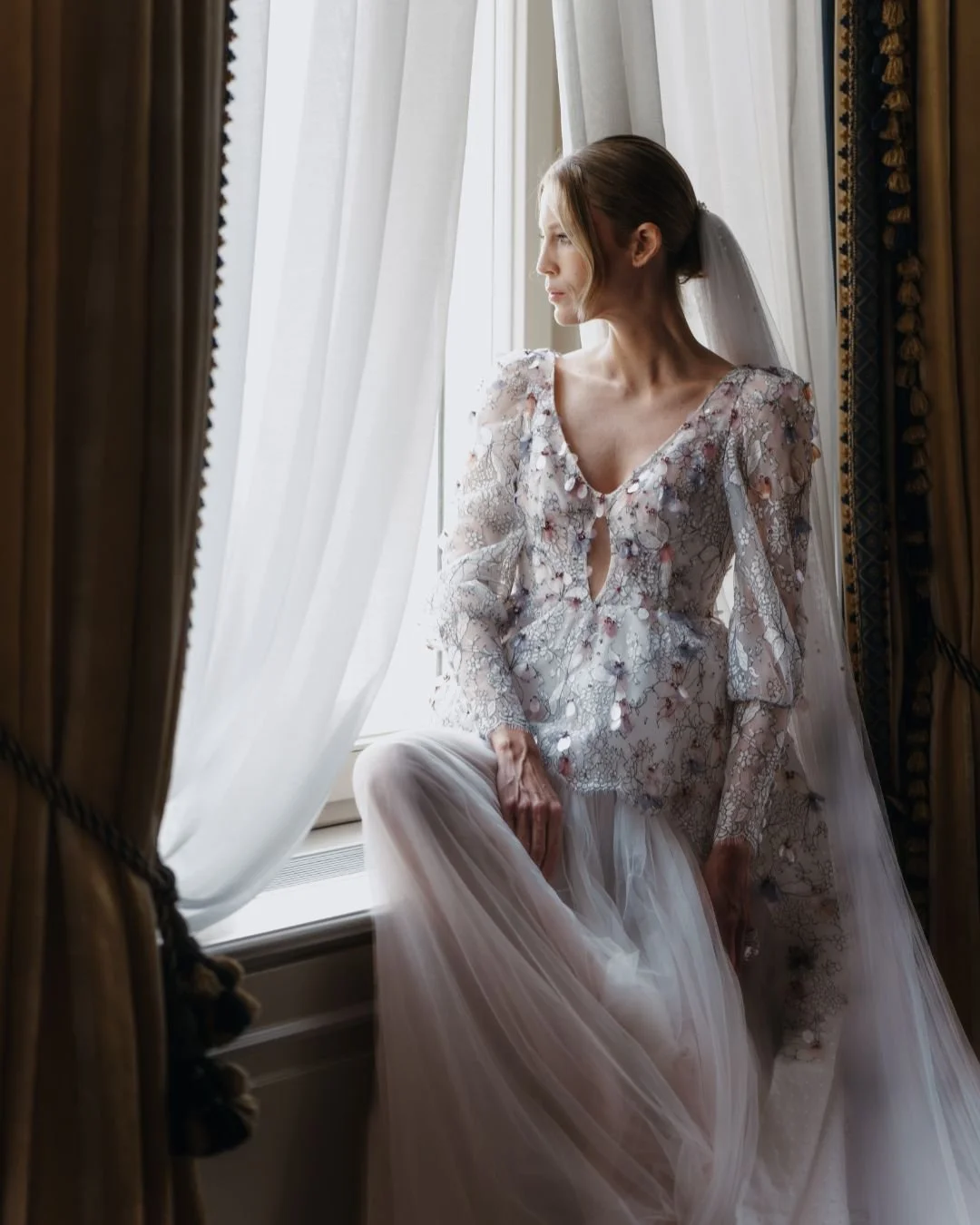 Beautiful bridal styling and thoughtful details.
✨ Save this for your wedding inspiration and reach out through the bio if you&rsquo;re planning your wedding in Europe.

Wedding Planning and Design: @averybelovedwedding
Musician: @anna_hochzeitsmusik