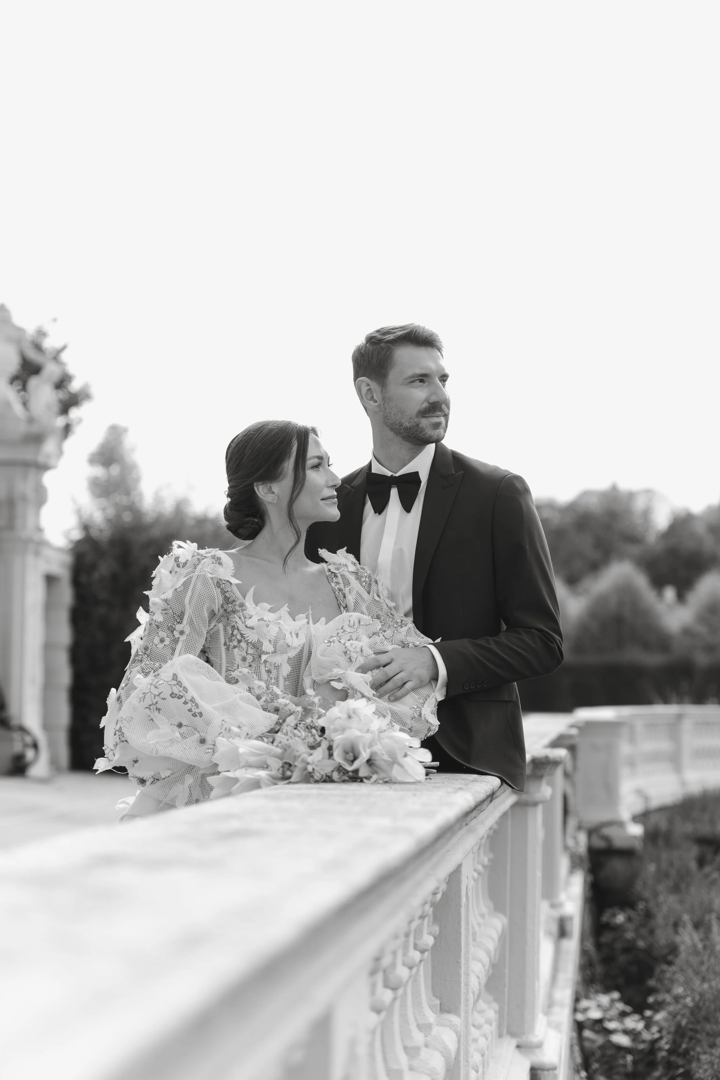 wedding couple posing in a castle garden