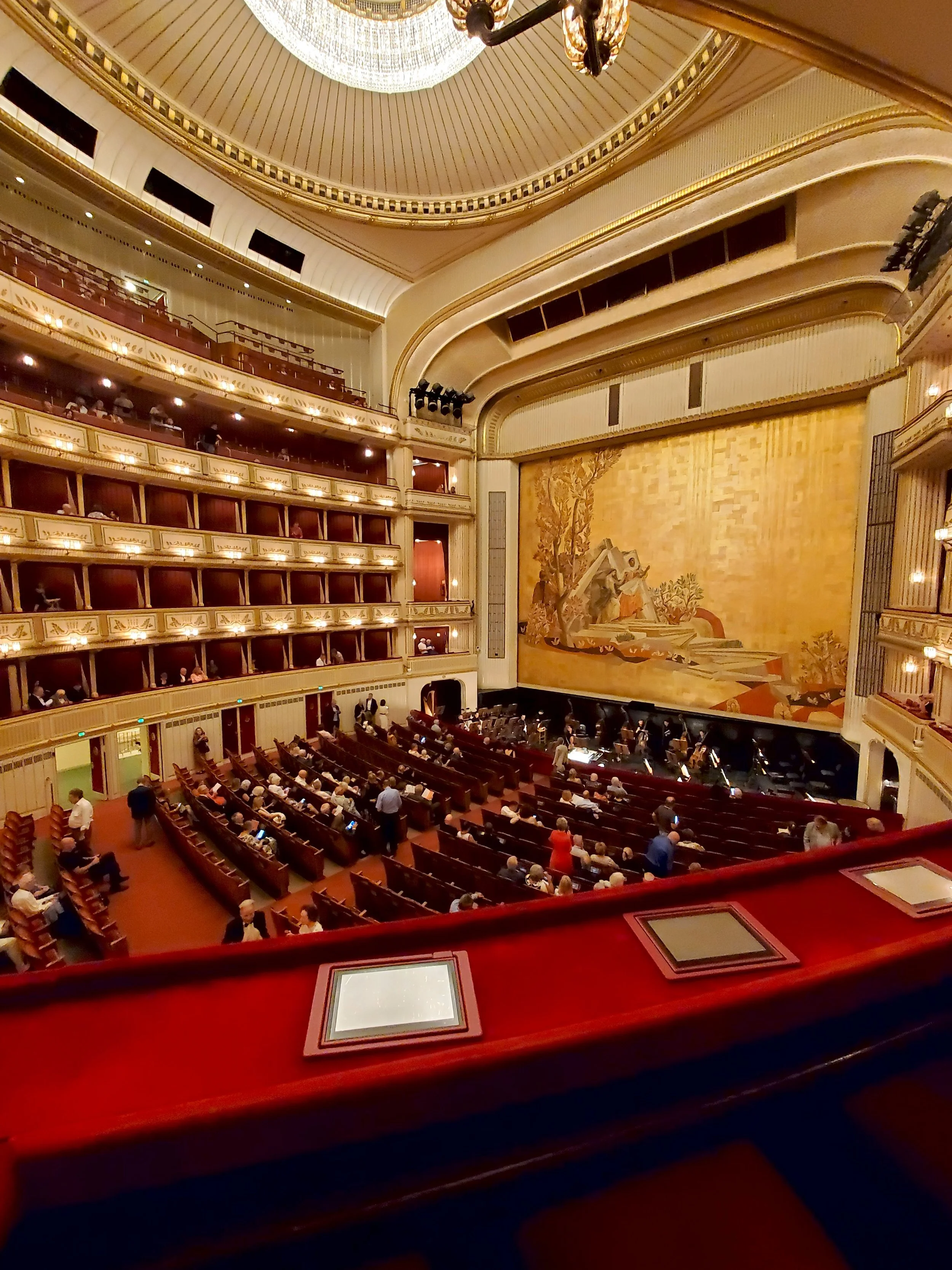 Vienna State Opera 2.jpg