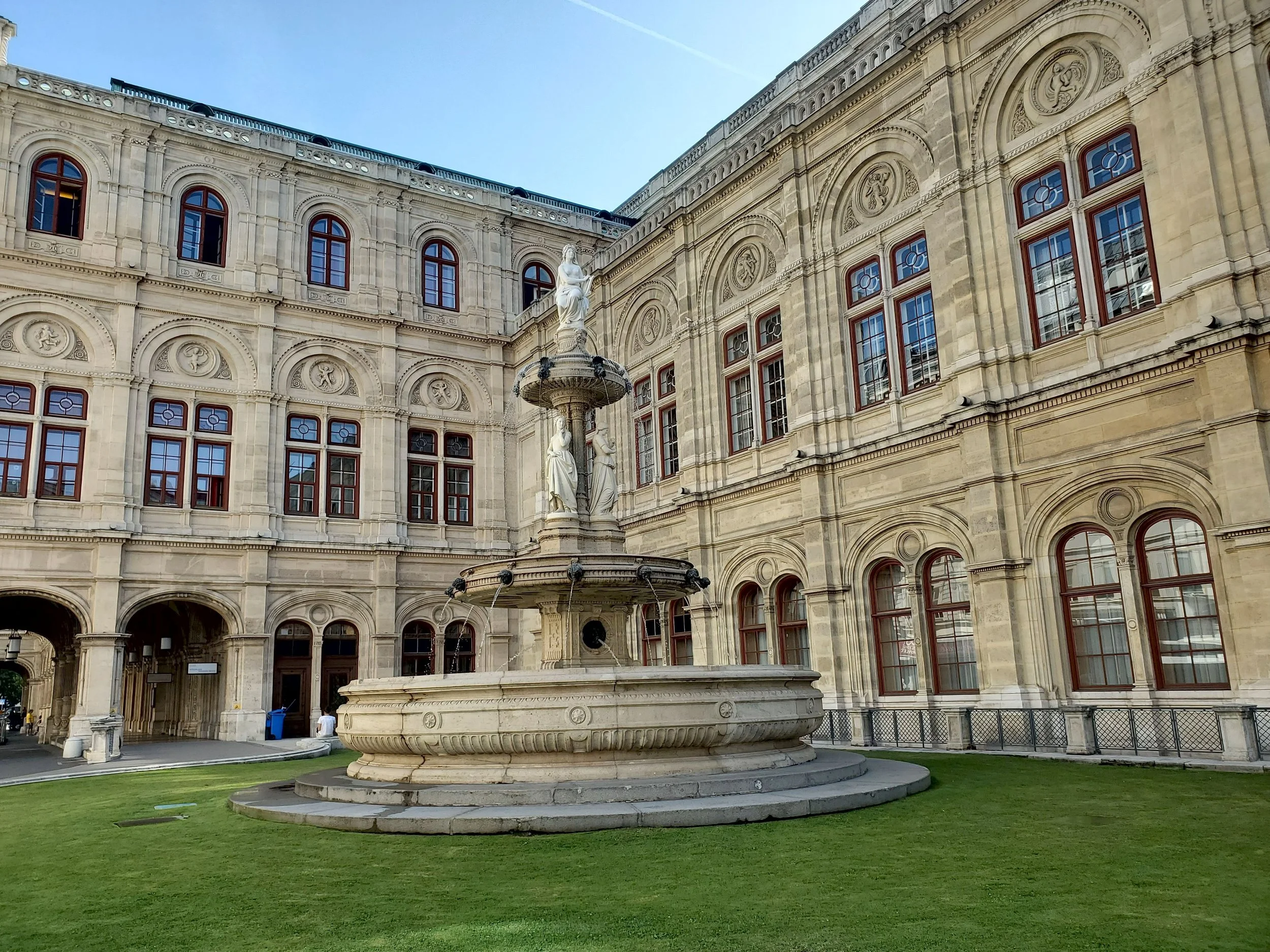 Vienna State Opera.jpg