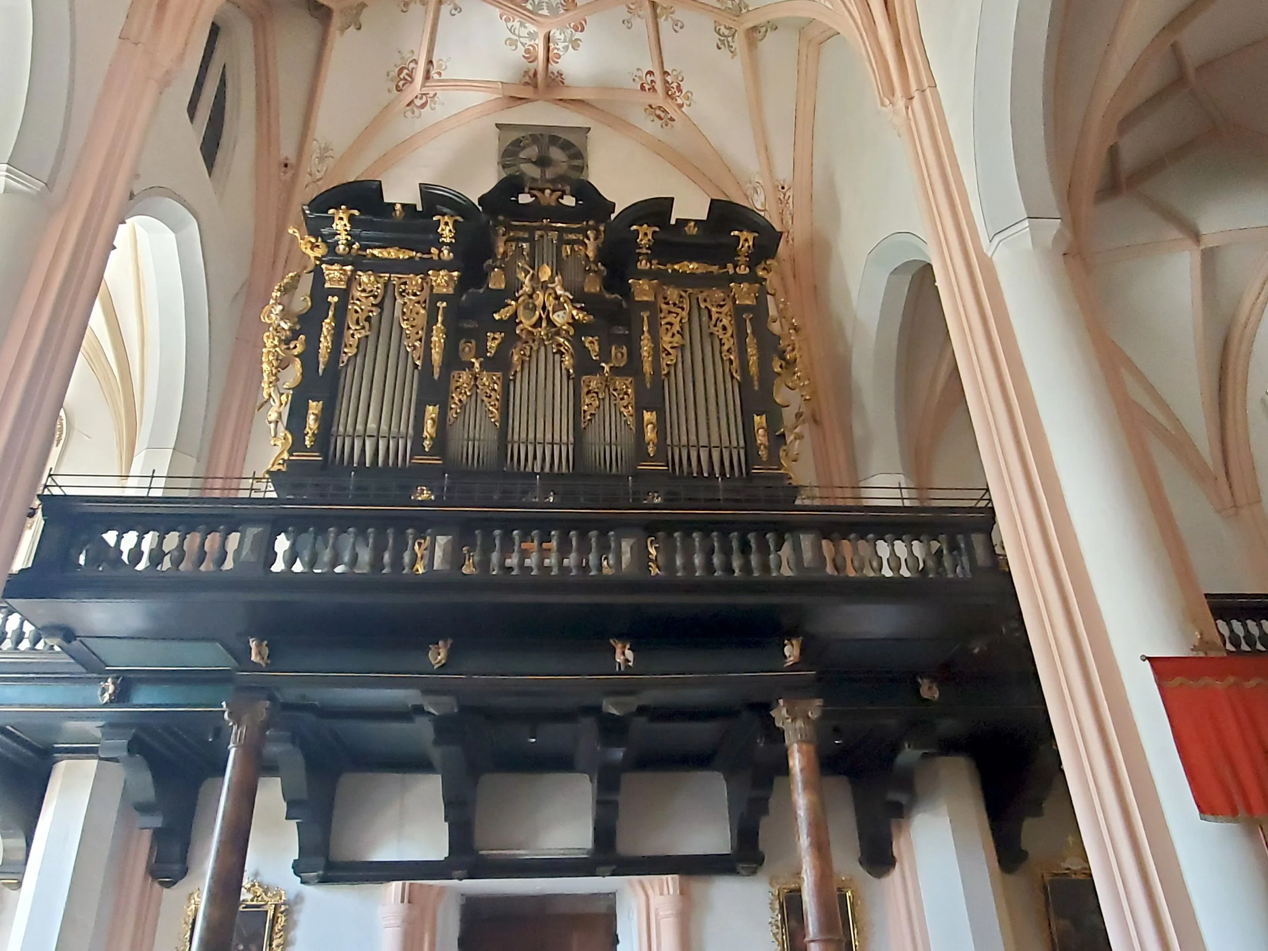 organ at Mondsee.jpg