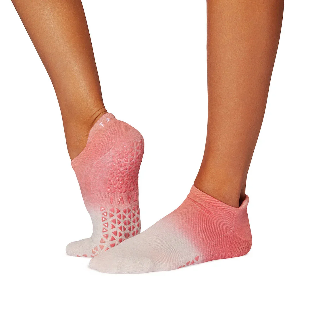 S25_TAVI_Grip_Savvy_Hot-Coral-Ombre_fa6b385f-2467-43d8-a399-761edadc1706.webp
