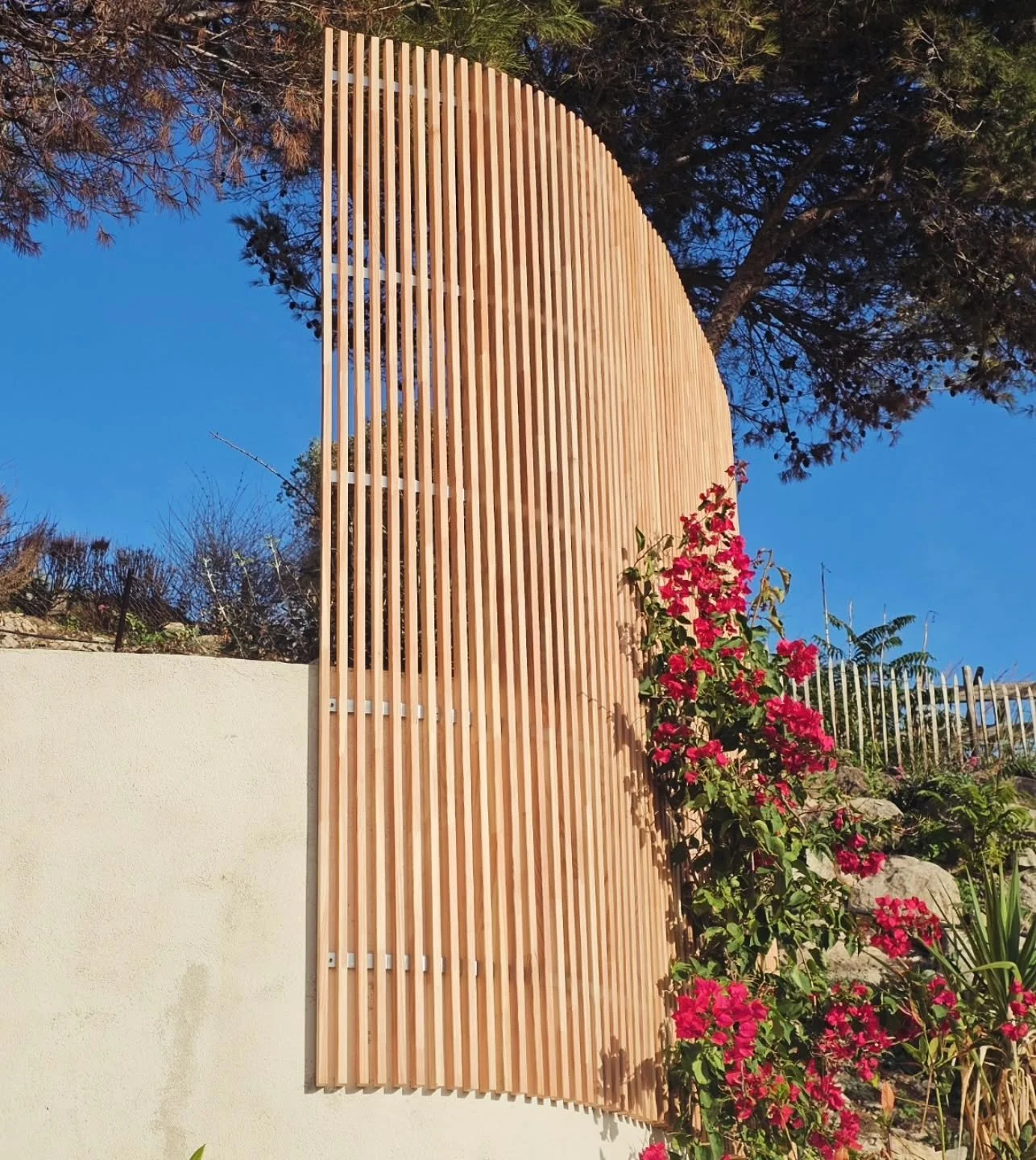 Parfois, L&rsquo;Alchimiste des Jardins, ce n&rsquo;est pas du comestible... h&eacute;&eacute;&eacute;&eacute;&eacute;&eacute;... oui.
C&rsquo;est simplement appliquer un principe que j&rsquo;aime beaucoup en permaculture: le probl&egrave;me est la s