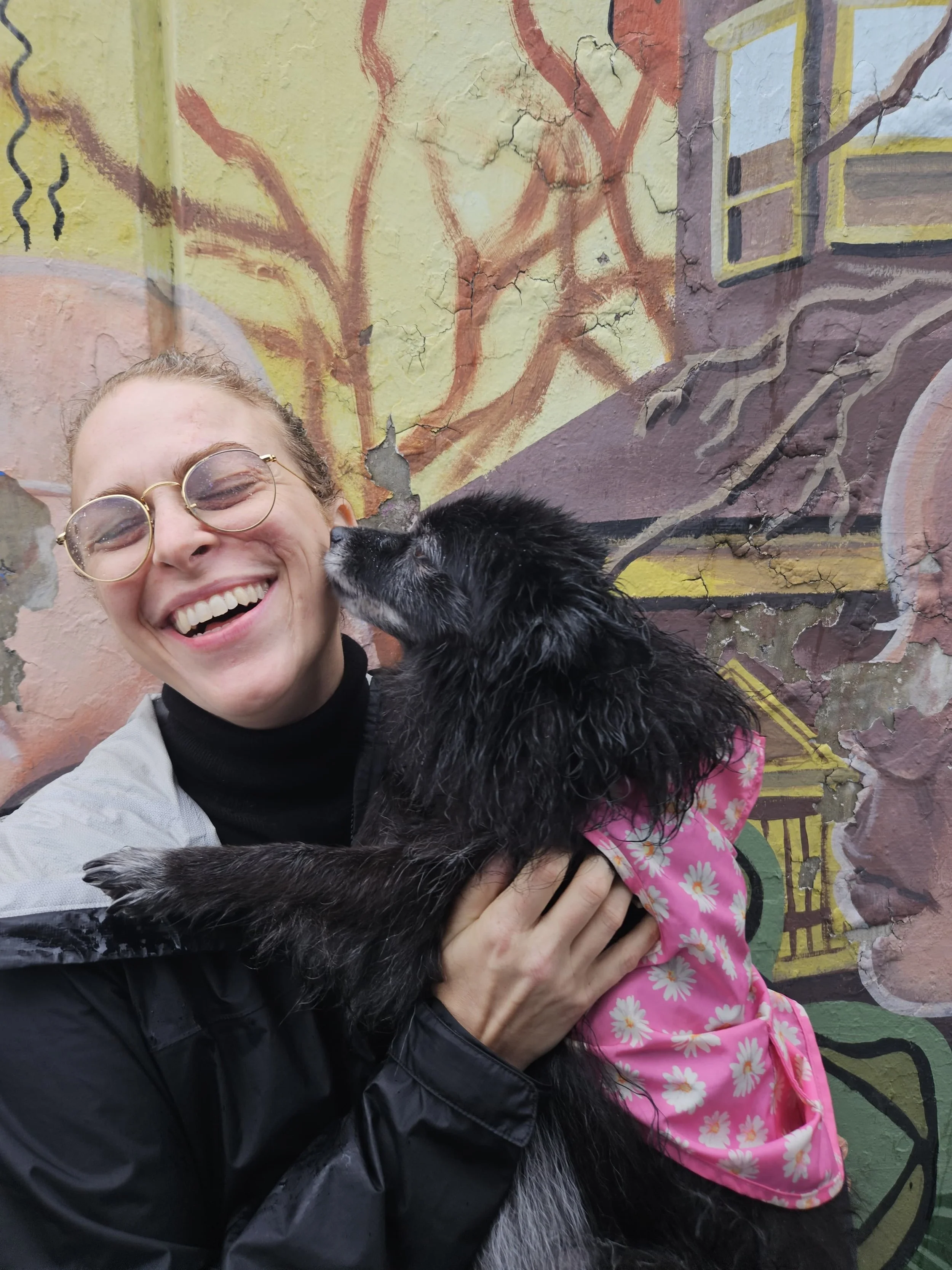 Scenes from @artmageddonbk with Frida feeling more and less delighted by the rain. We tried! What an amazing day anyway. Inspiring art and community and people sticking it out in less than ideal weather. Thanks to everyone who made it happen, everyon