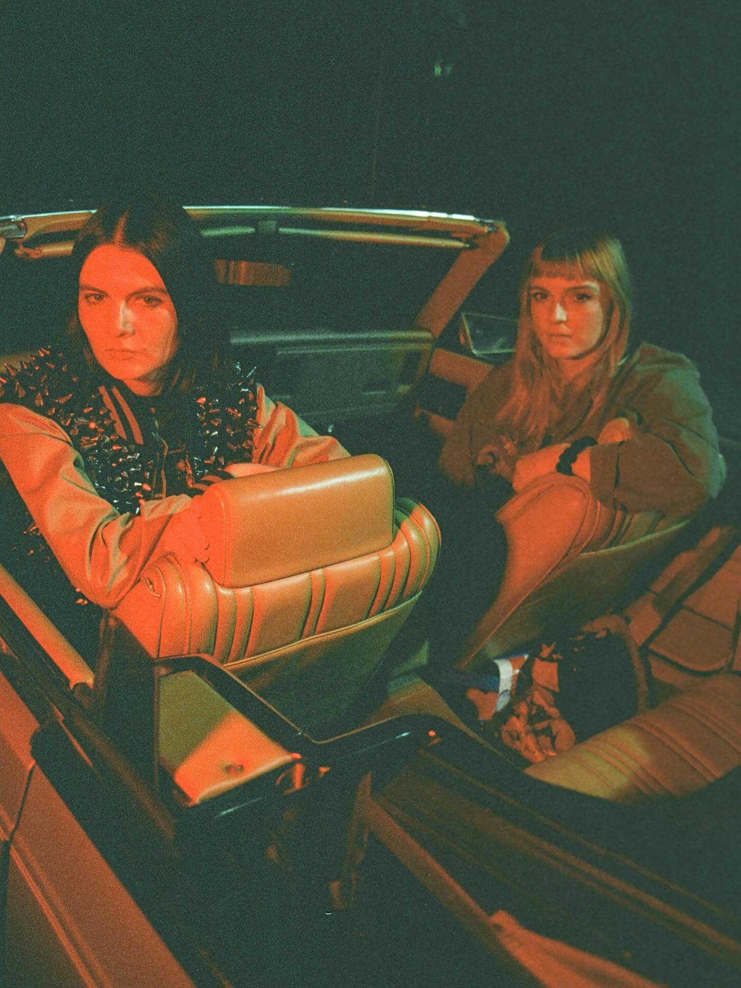 Automatic make deviant pop music that cuts through the brainrot. The L.A. band approached their third album with a dark sense of humor and a renewed sense of momentum. Catch them back with us, this time at @mothclub on 3rd September!

Tickets go onsa