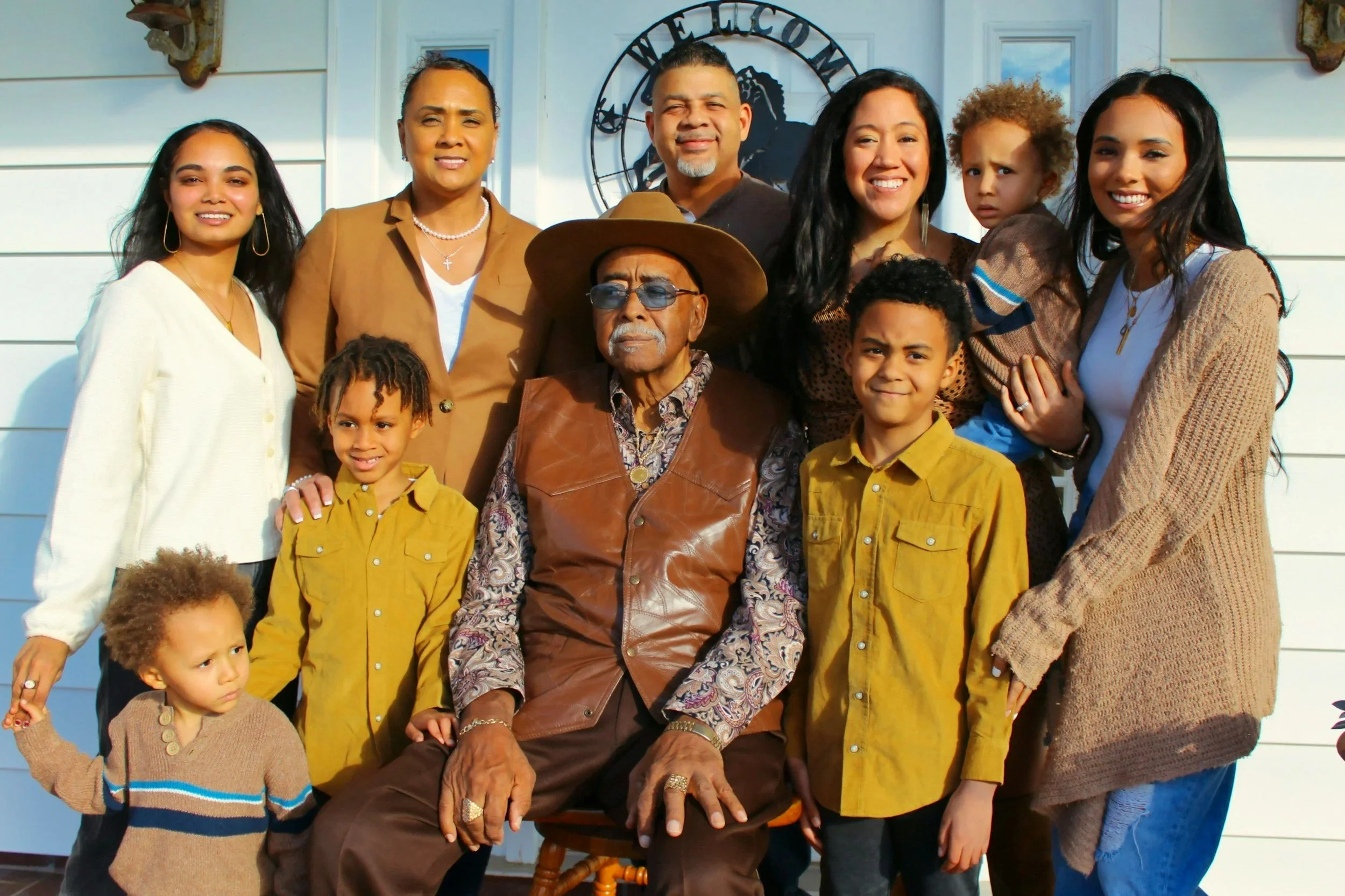 A multigenerational family group with multigenerational family members
