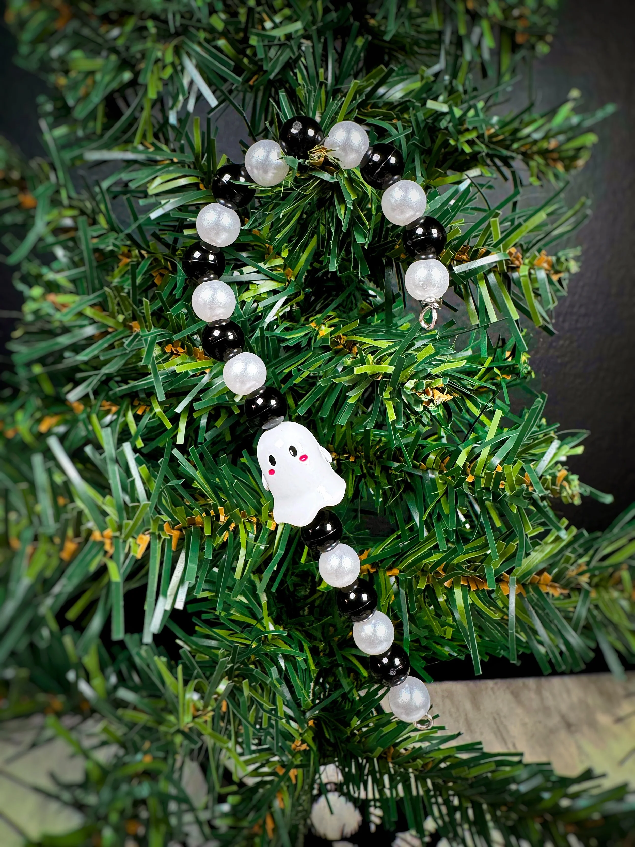 Creepmas_Gothmas_Candy_Cane_Ornament_Ghost_Black.JPG