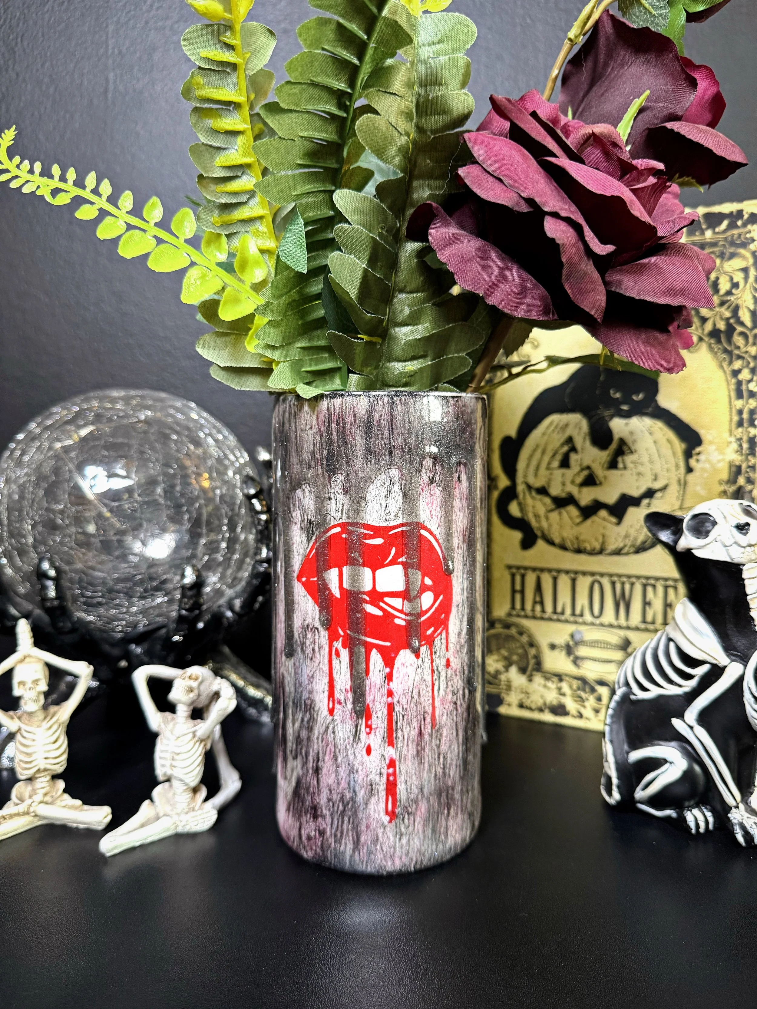 Halloween_Vampire_Bite_FlowerVase_front-vanity.jpg