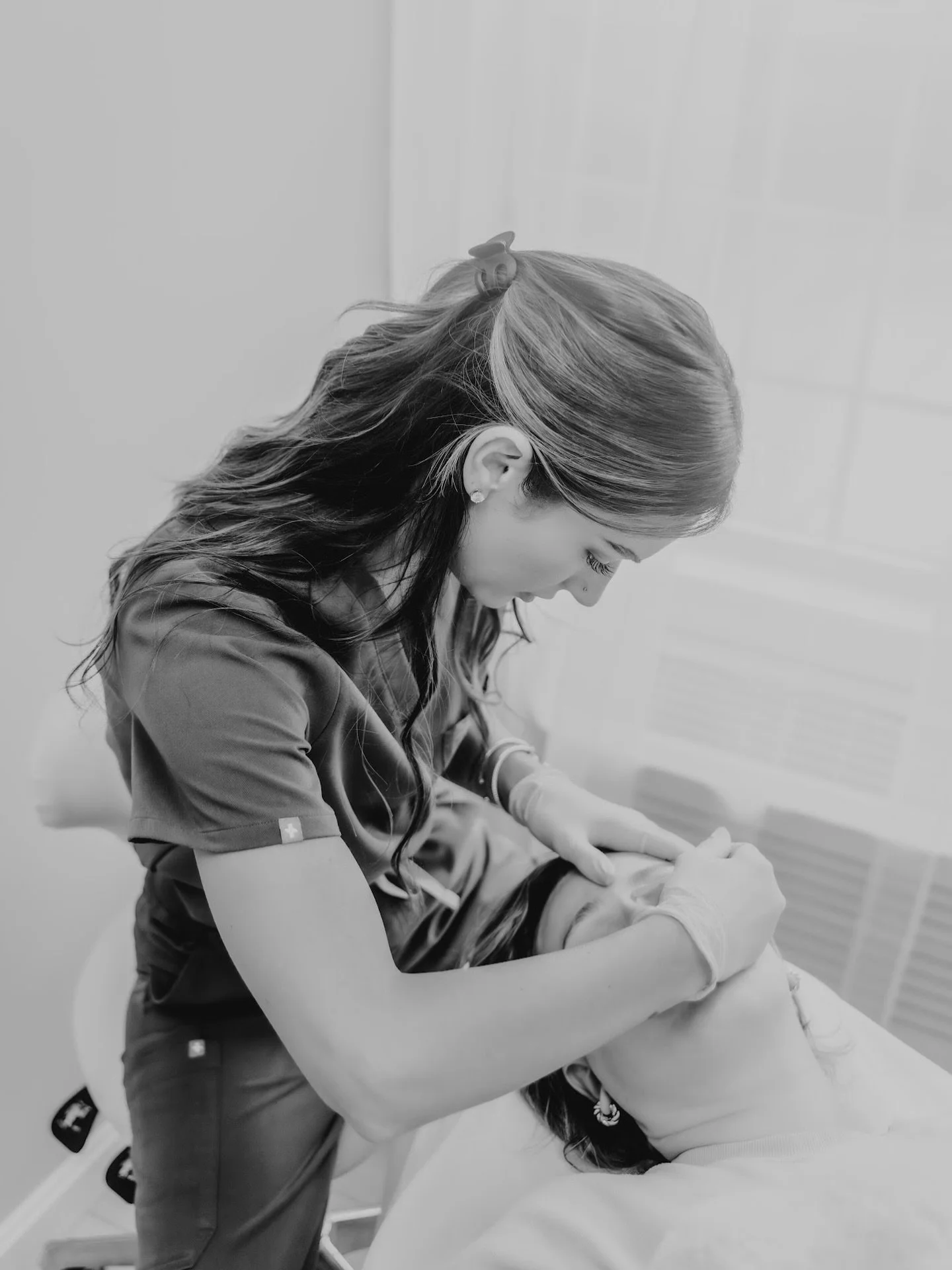 Did you know what we have our brow specialist in the spa on a monthly basis? Paige specializes in brow laminations, tinting, and waxing. Grab your monthly maintenance appointment and keep your brows looking fresh!

📍🗓️ February availability: 2/18 w