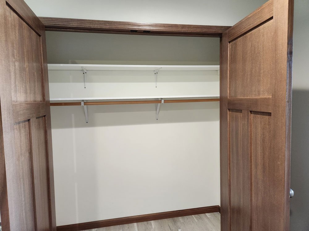 808-Entracne-Closet.jpg