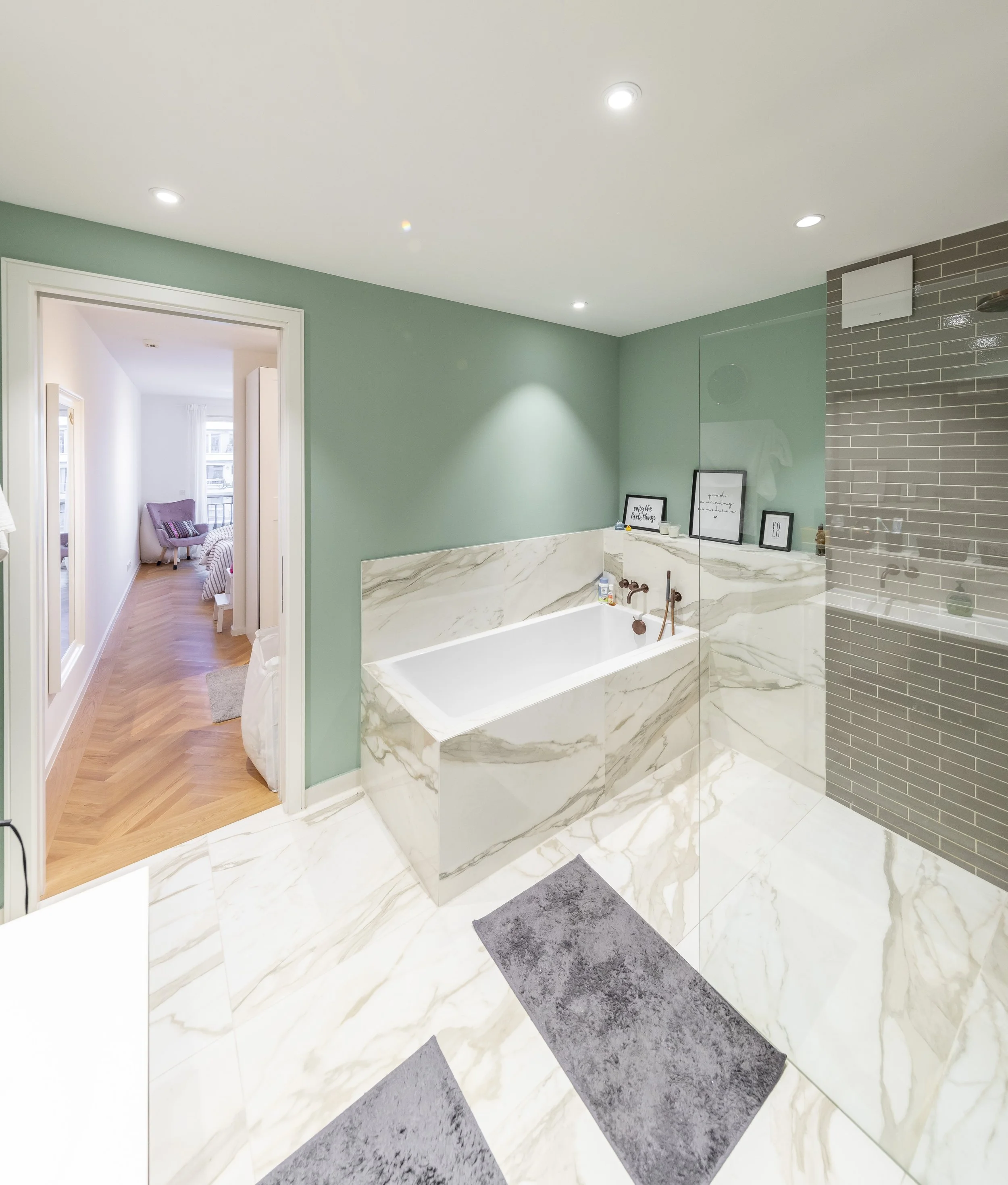 En-Suite Bad.jpg