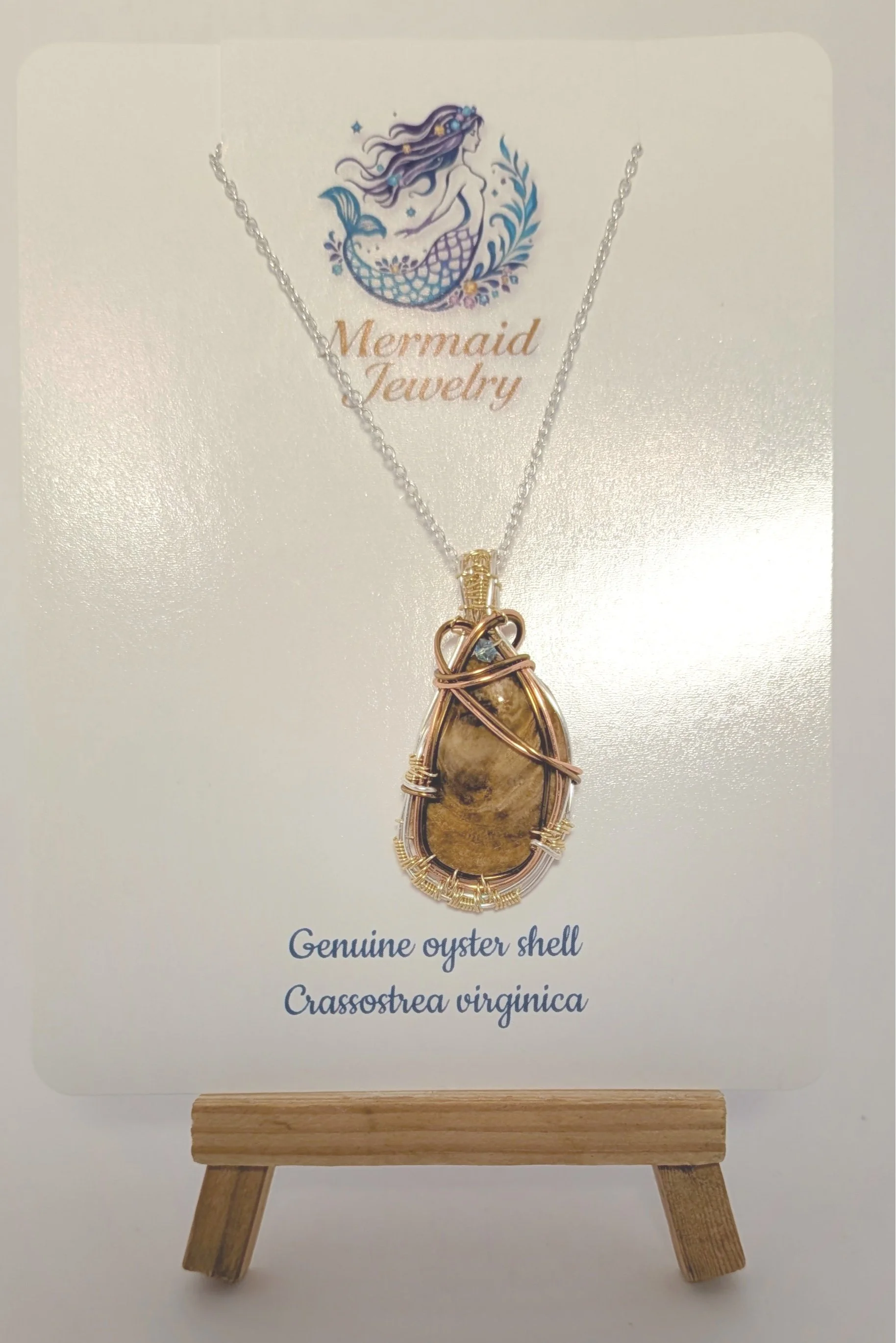 Each necklace is lightweight and comfortable to wear, making it ideal for everyday use or special occasions. The shell’s unique texture and organic shape ensure that no two necklaces are exactly alike